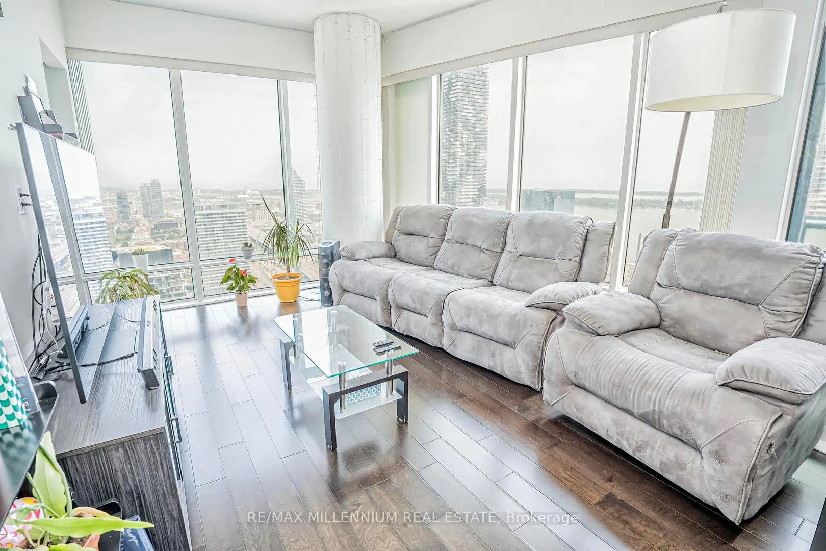 Photo 3 of Unit 4310, 8 The Esplanade, Toronto, Waterfront Communities — HOMEH