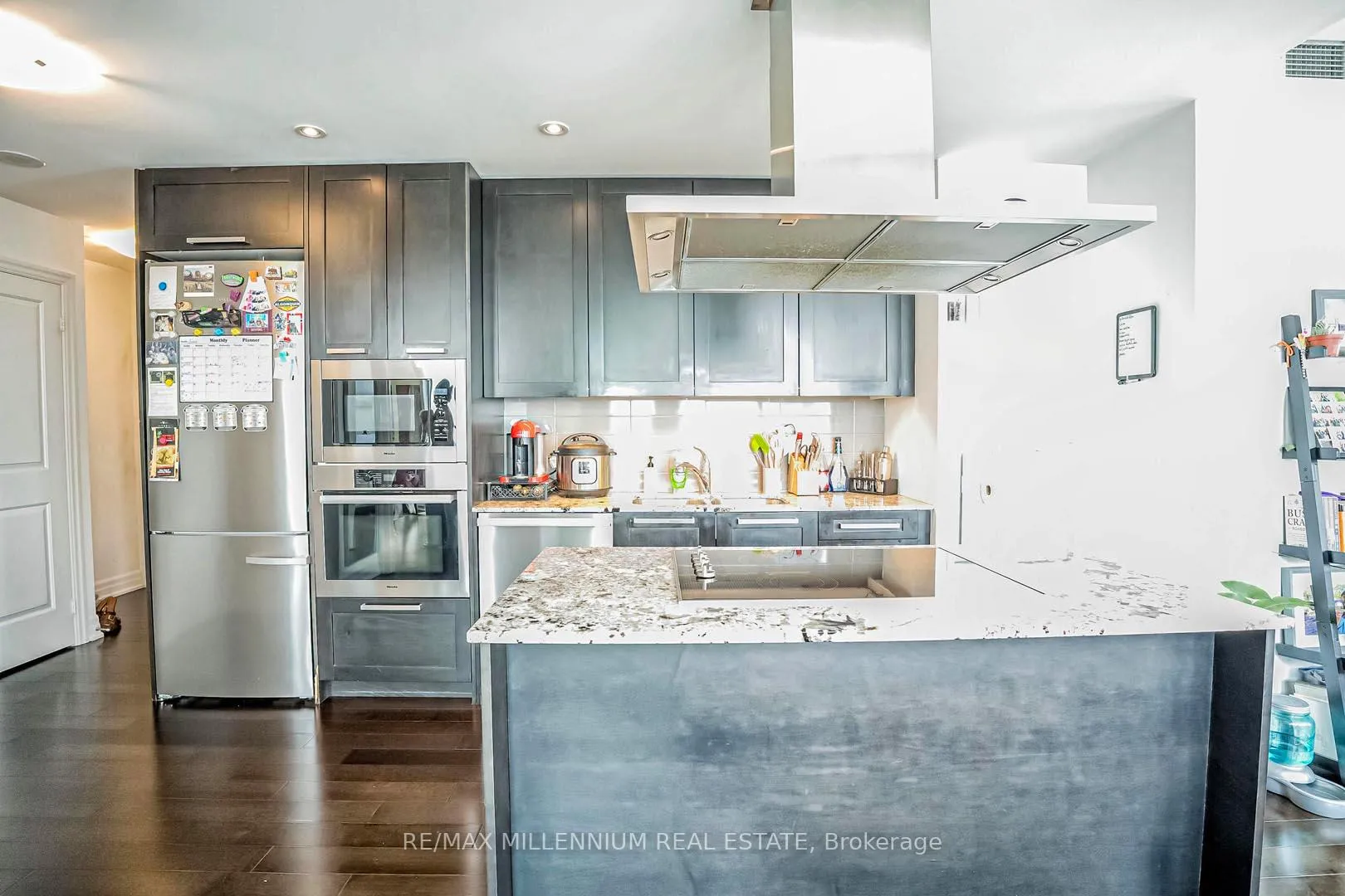 Photo 4 of Unit 4310, 8 The Esplanade, Toronto, Waterfront Communities — HOMEH