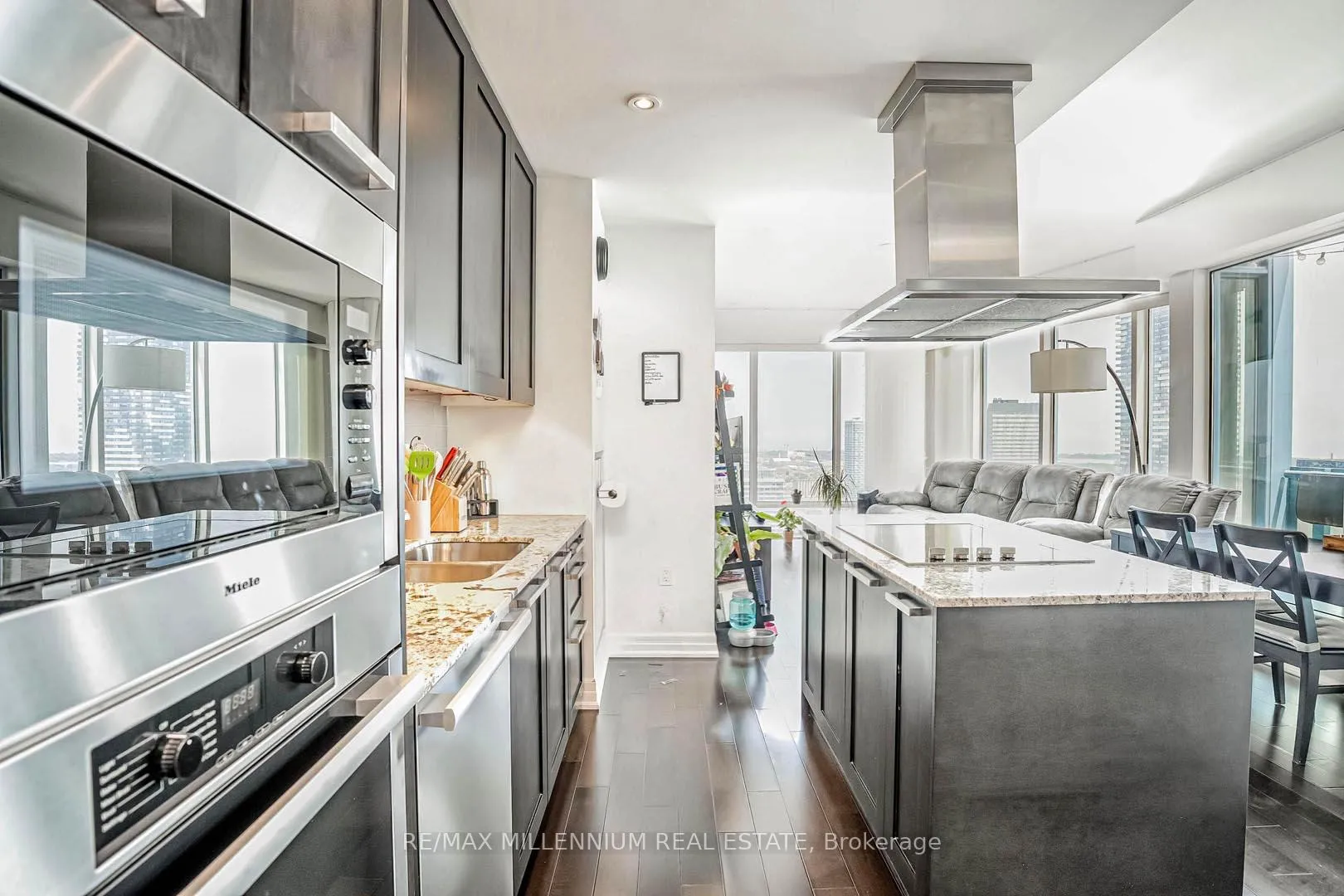 Photo 5 of Unit 4310, 8 The Esplanade, Toronto, Waterfront Communities — HOMEH