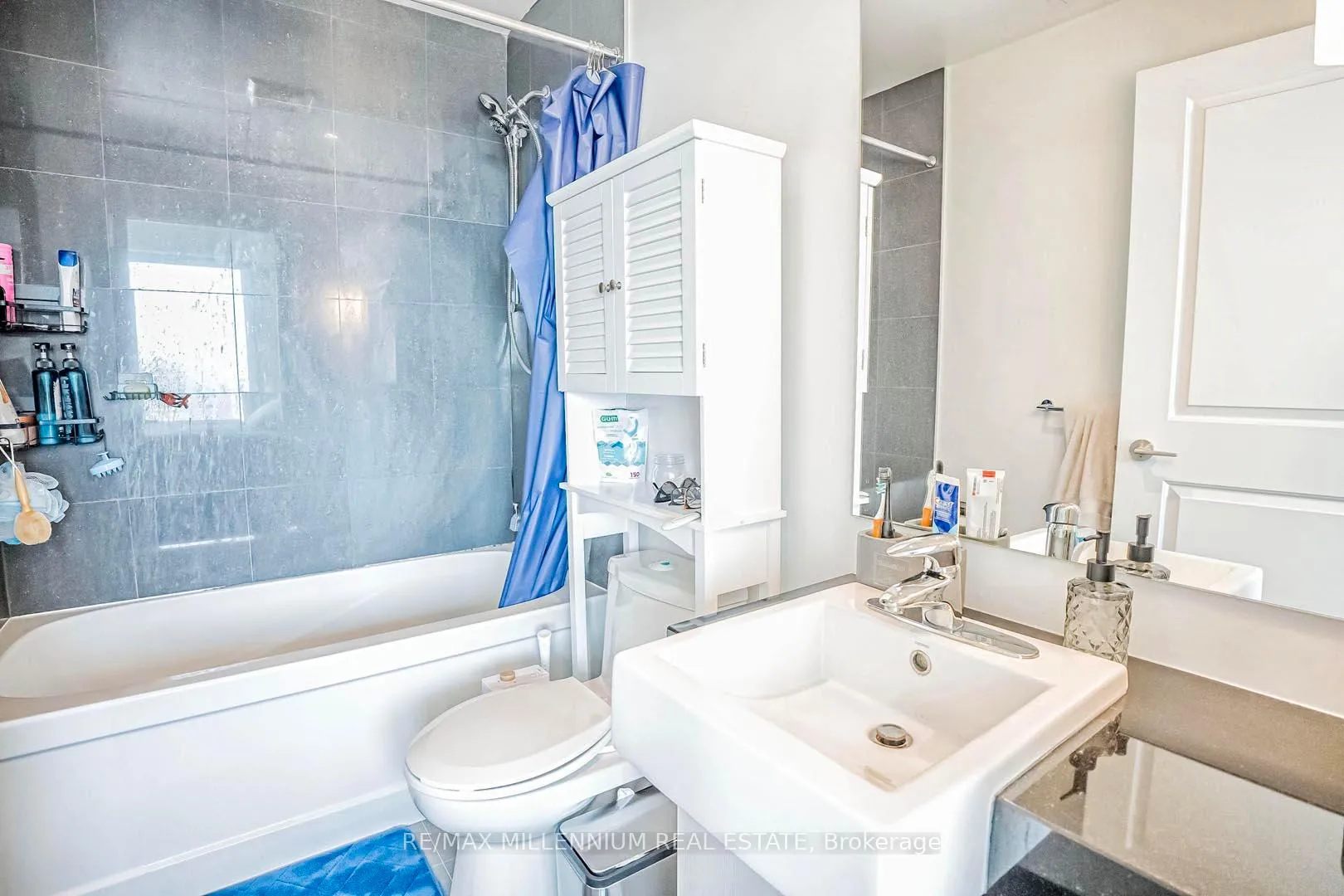 Photo 9 of Unit 4310, 8 The Esplanade, Toronto, Waterfront Communities — HOMEH