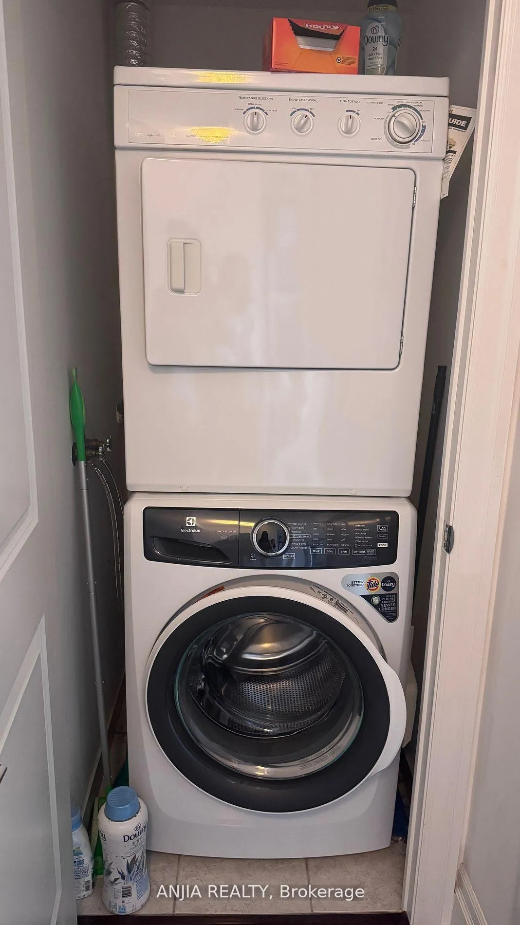 Photo 14 of Unit 608, 21 Upper Duke Crescent, Markham, Unionville — HOMEH