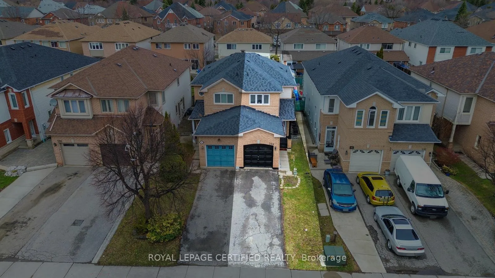Photo 3 of 299 Pressed Brick Drive N, Brampton, Brampton North — HOMEH