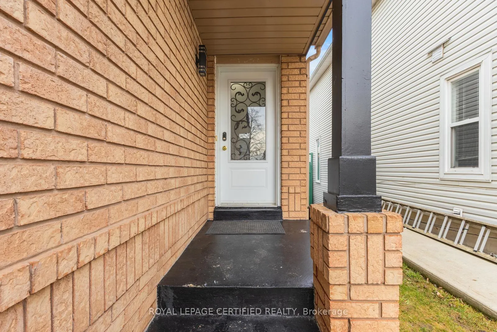 Photo 4 of 299 Pressed Brick Drive N, Brampton, Brampton North — HOMEH