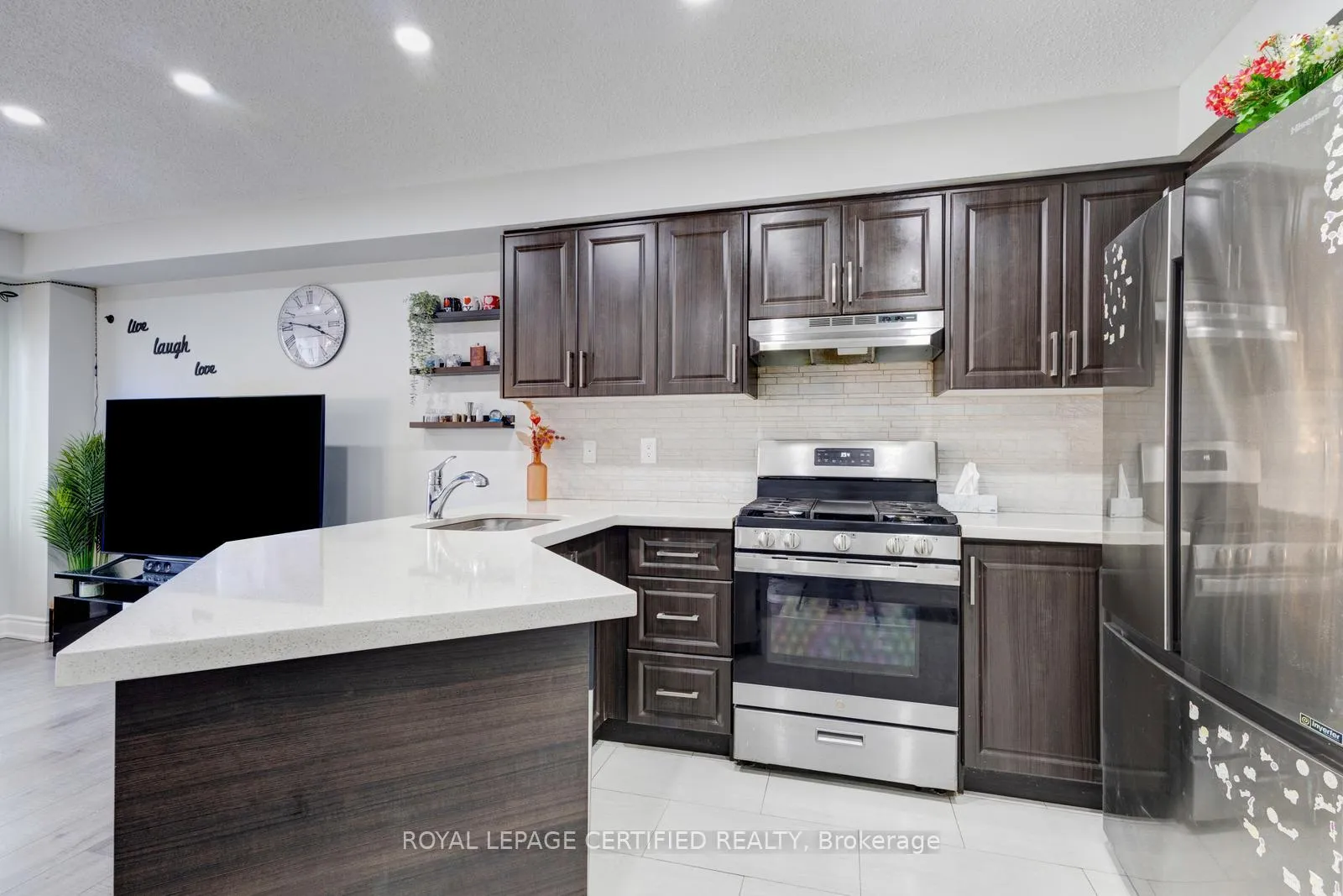 Photo 9 of 299 Pressed Brick Drive N, Brampton, Brampton North — HOMEH