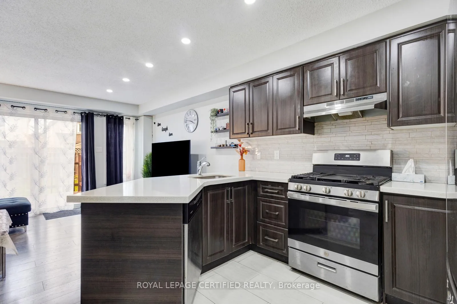 Photo 10 of 299 Pressed Brick Drive N, Brampton, Brampton North — HOMEH