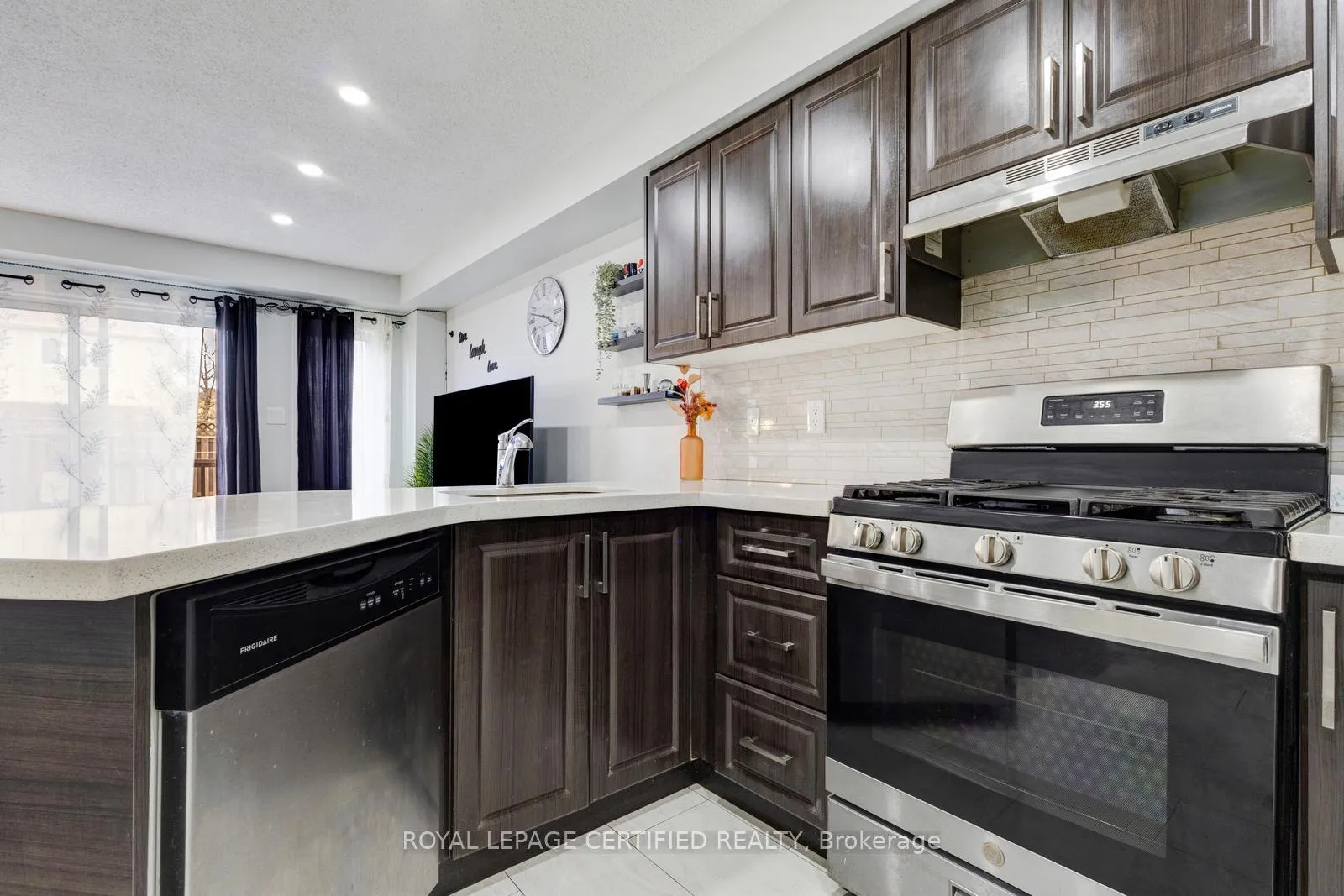 Photo 11 of 299 Pressed Brick Drive N, Brampton, Brampton North — HOMEH
