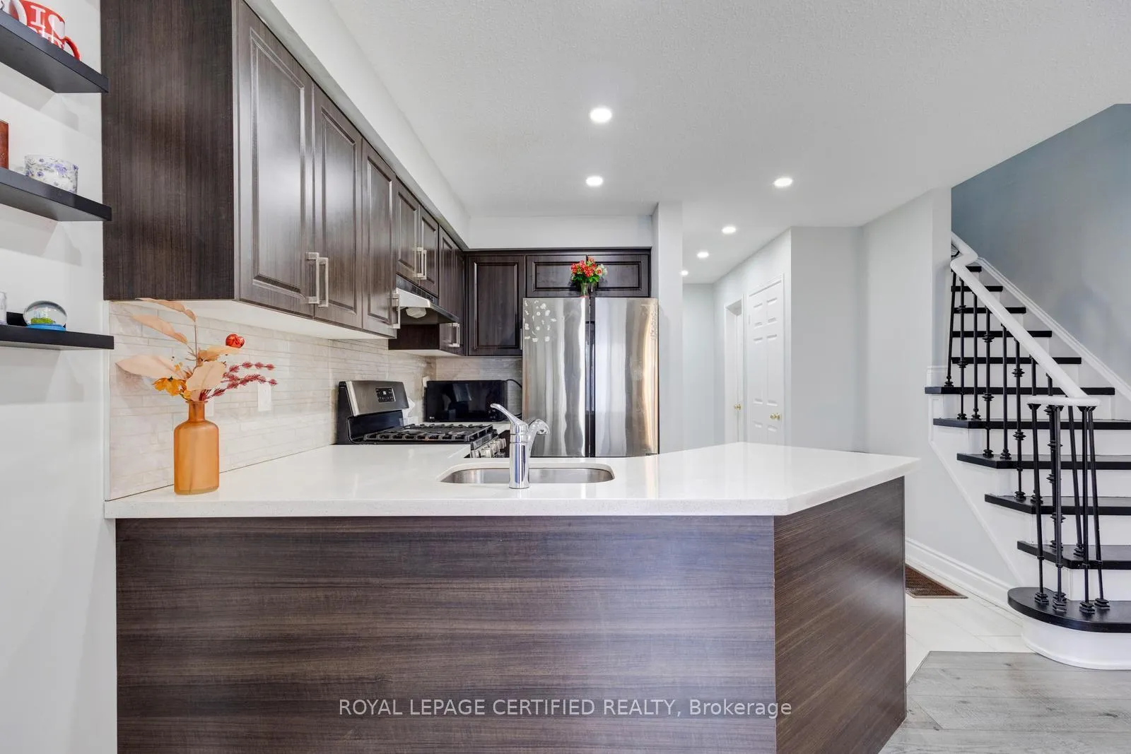Photo 12 of 299 Pressed Brick Drive N, Brampton, Brampton North — HOMEH