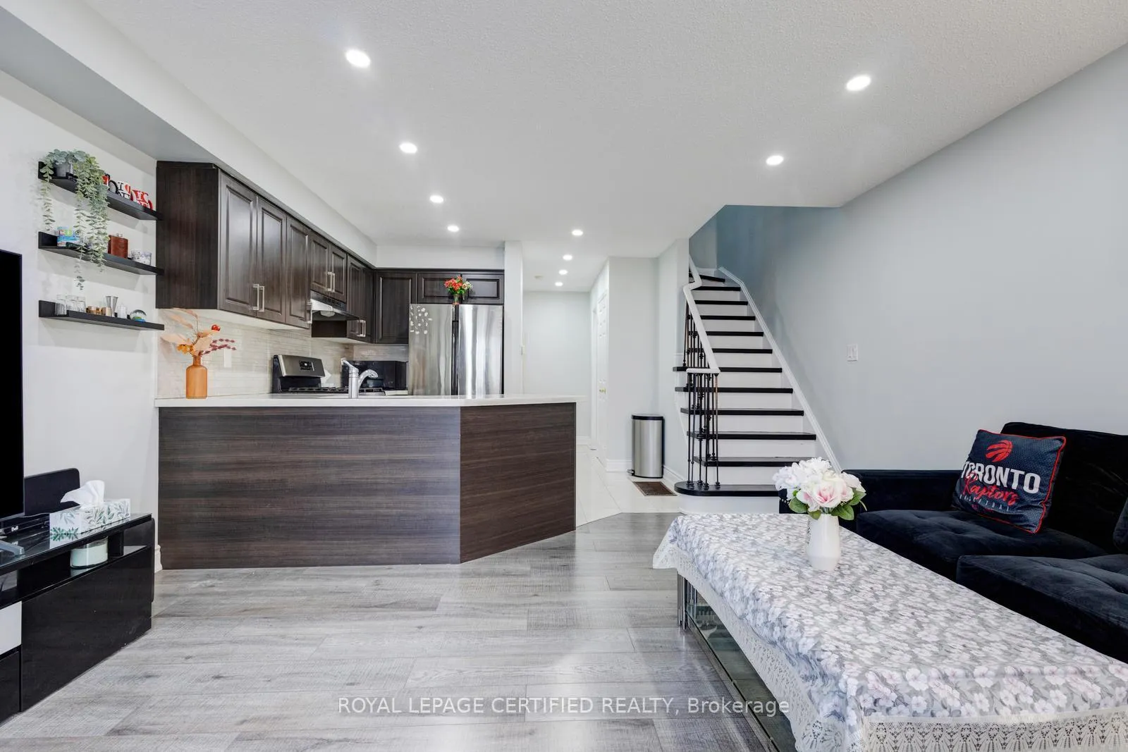 Photo 13 of 299 Pressed Brick Drive N, Brampton, Brampton North — HOMEH