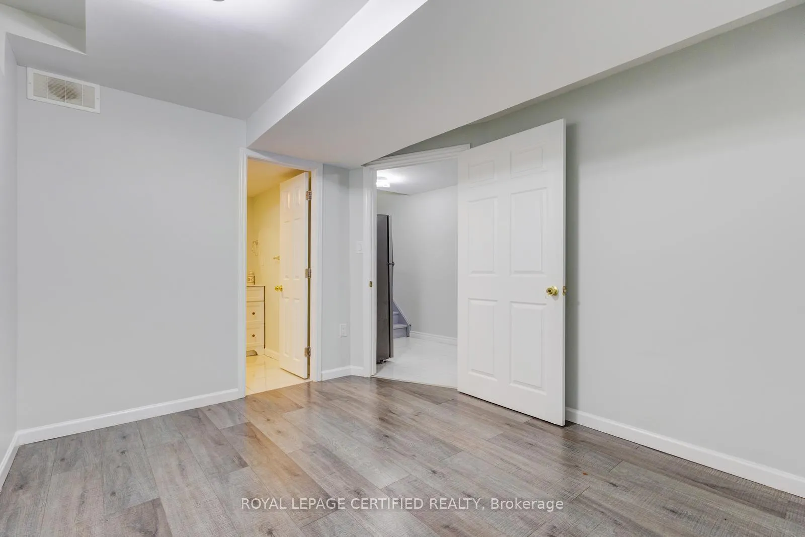 Photo 32 of 299 Pressed Brick Drive N, Brampton, Brampton North — HOMEH