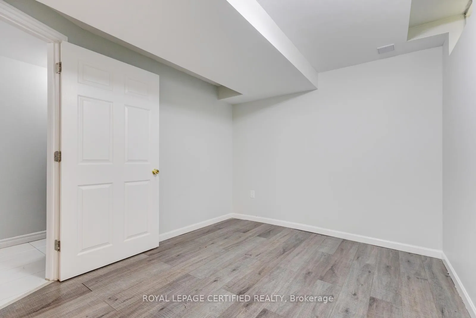 Photo 38 of 299 Pressed Brick Drive N, Brampton, Brampton North — HOMEH