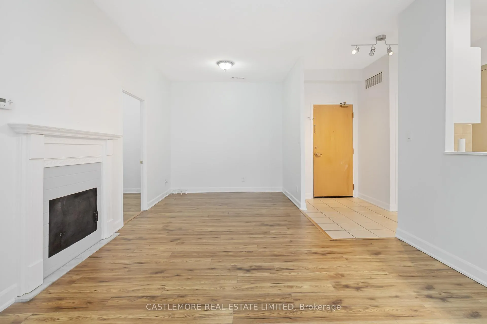 Photo 7 of Unit 103, 7 Daypring Circle, Brampton, Goreway Drive Corridor — HOMEH