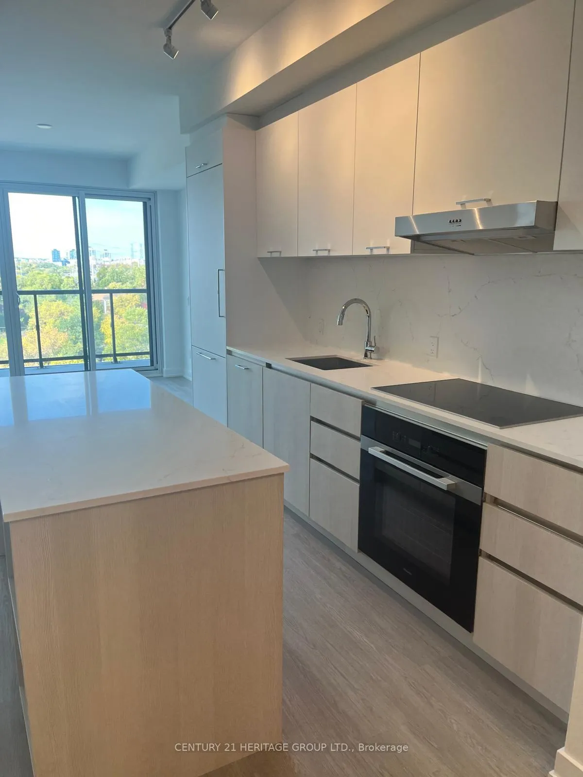 Photo 5 of Unit 806, 8188 Yonge Street, Markham, Royal Orchard — HOMEH