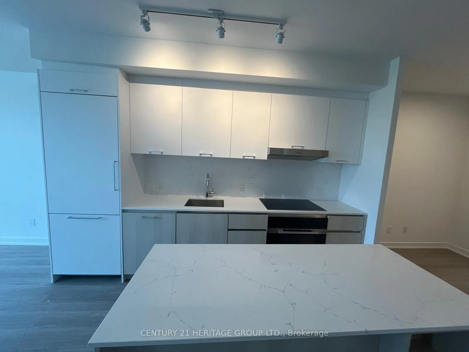 Photo 6 of Unit 806, 8188 Yonge Street, Markham, Royal Orchard — HOMEH