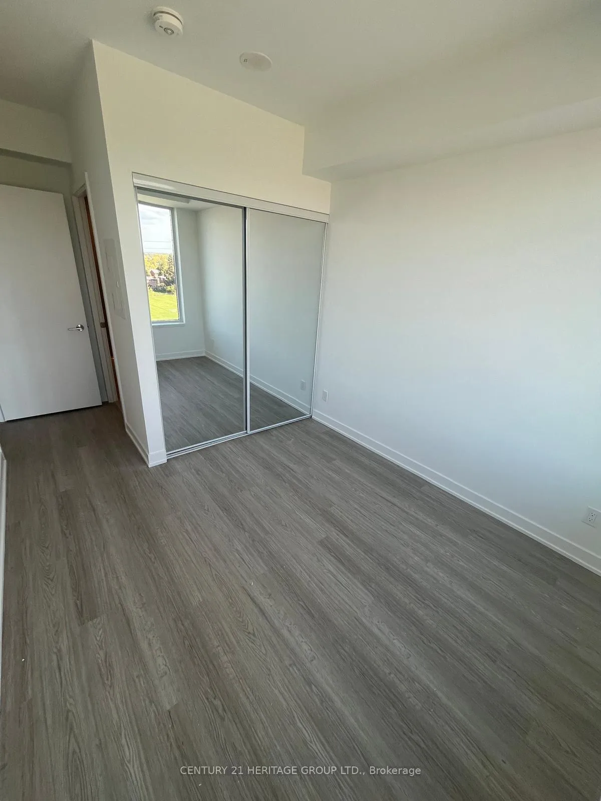 Photo 10 of Unit 806, 8188 Yonge Street, Markham, Royal Orchard — HOMEH