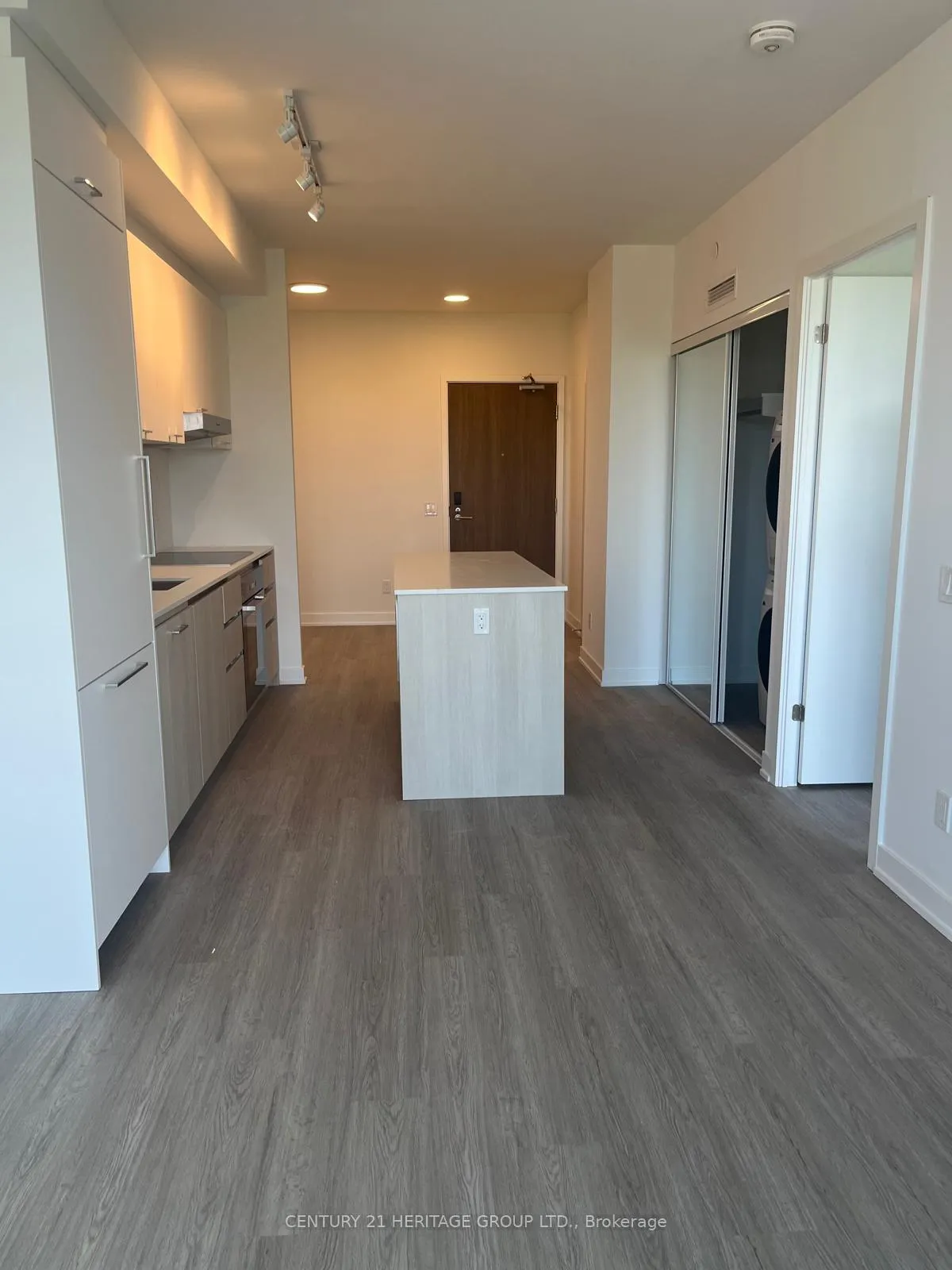 Photo 12 of Unit 806, 8188 Yonge Street, Markham, Royal Orchard — HOMEH