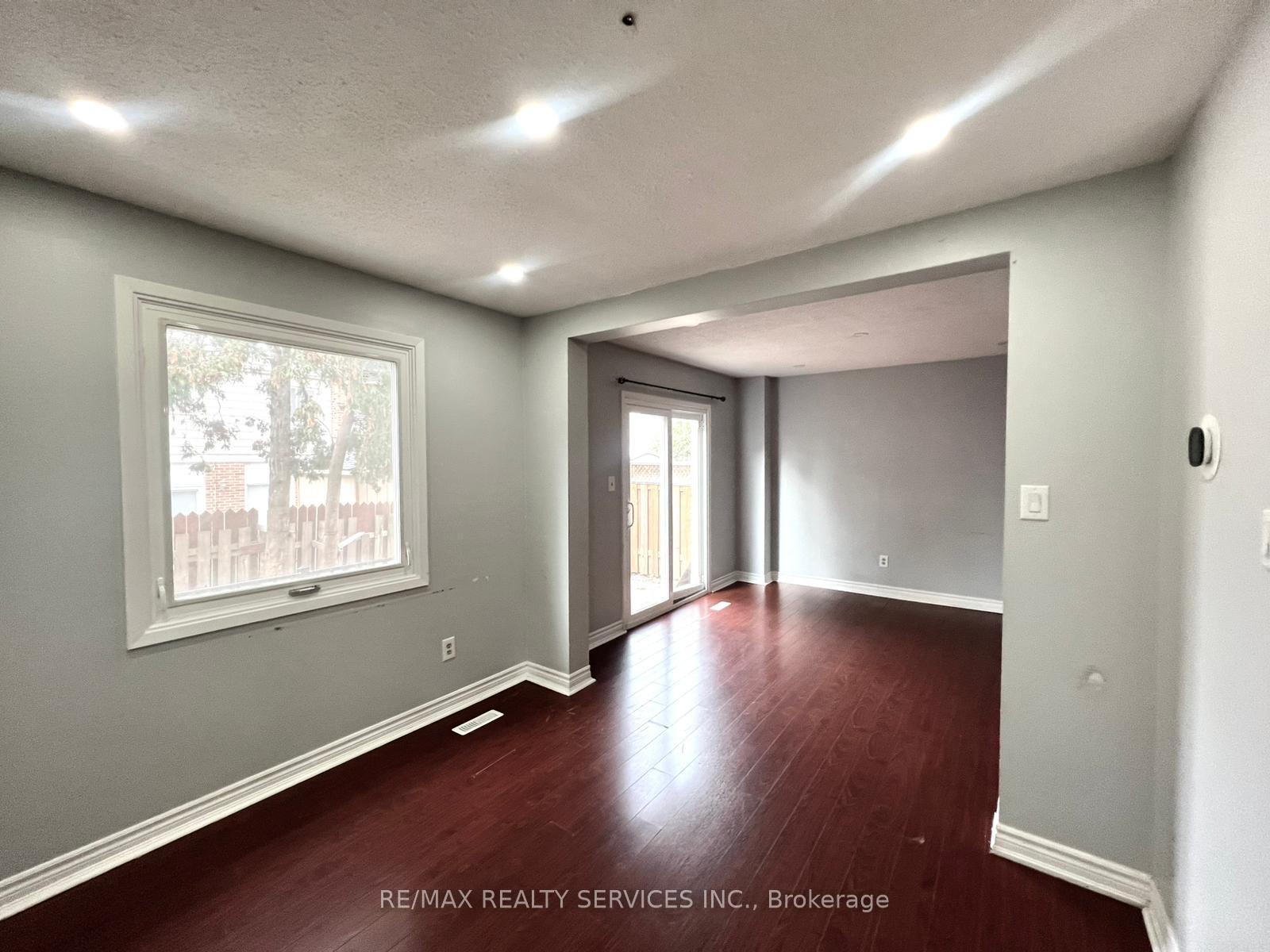 Photo 2 of 24 Pickard Lane, Brampton, Fletcher's West — HOMEH