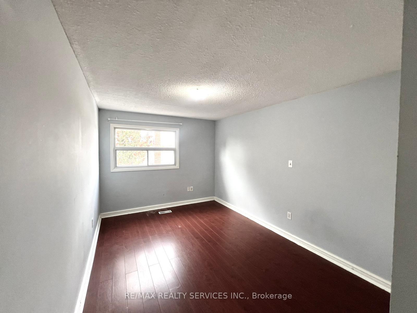 Photo 4 of 24 Pickard Lane, Brampton, Fletcher's West — HOMEH