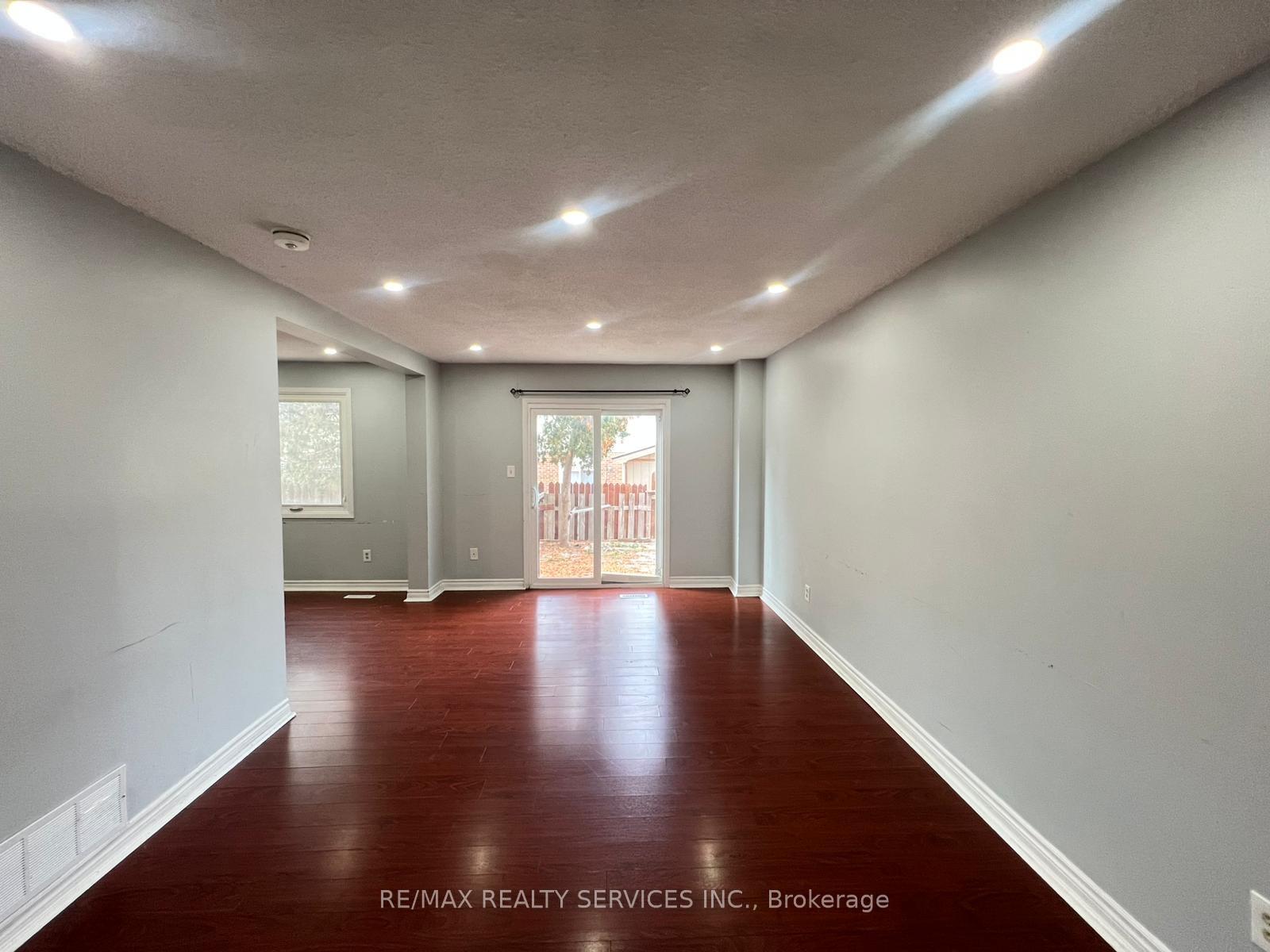 Photo 5 of 24 Pickard Lane, Brampton, Fletcher's West — HOMEH