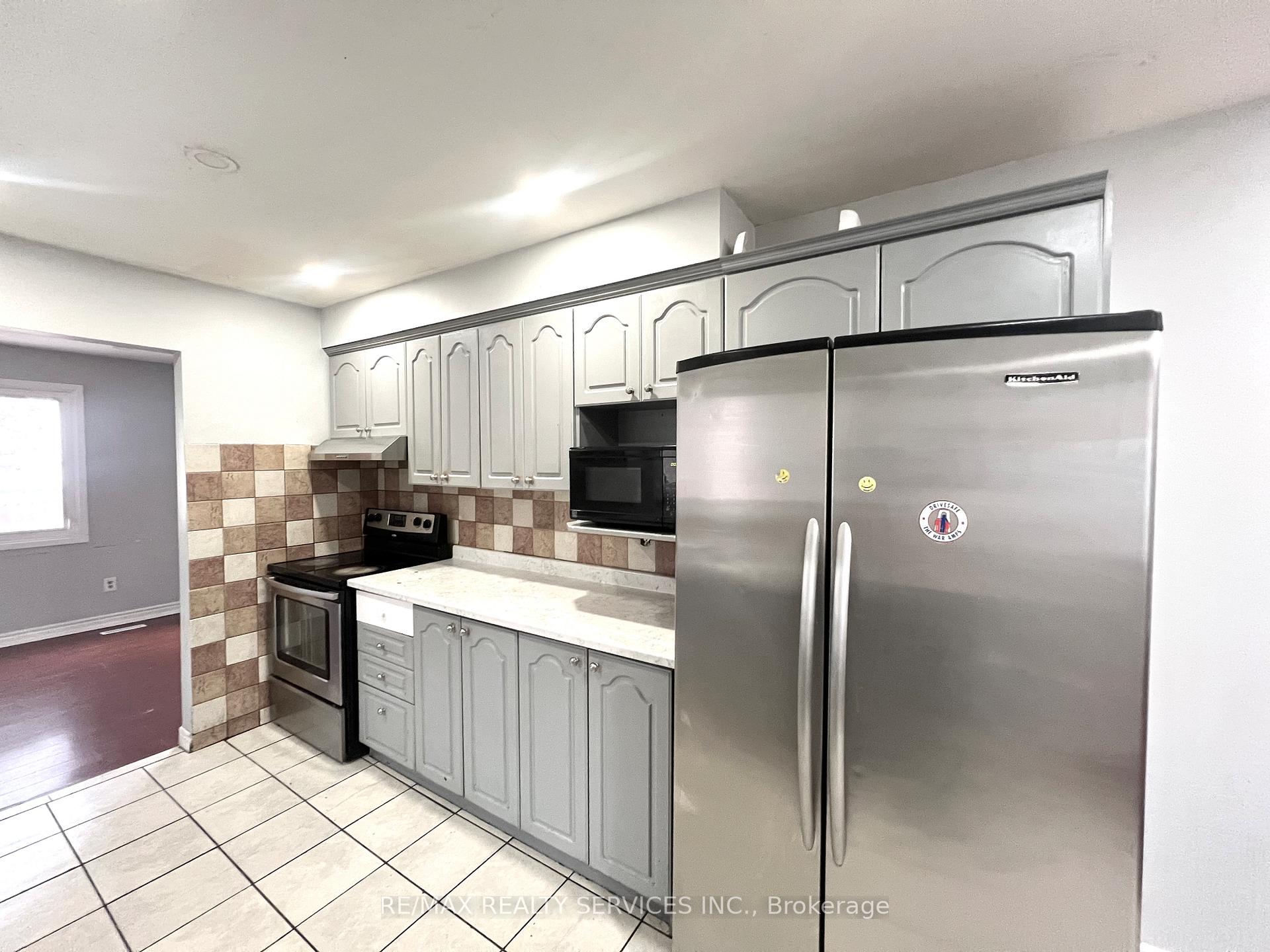 Photo 9 of 24 Pickard Lane, Brampton, Fletcher's West — HOMEH