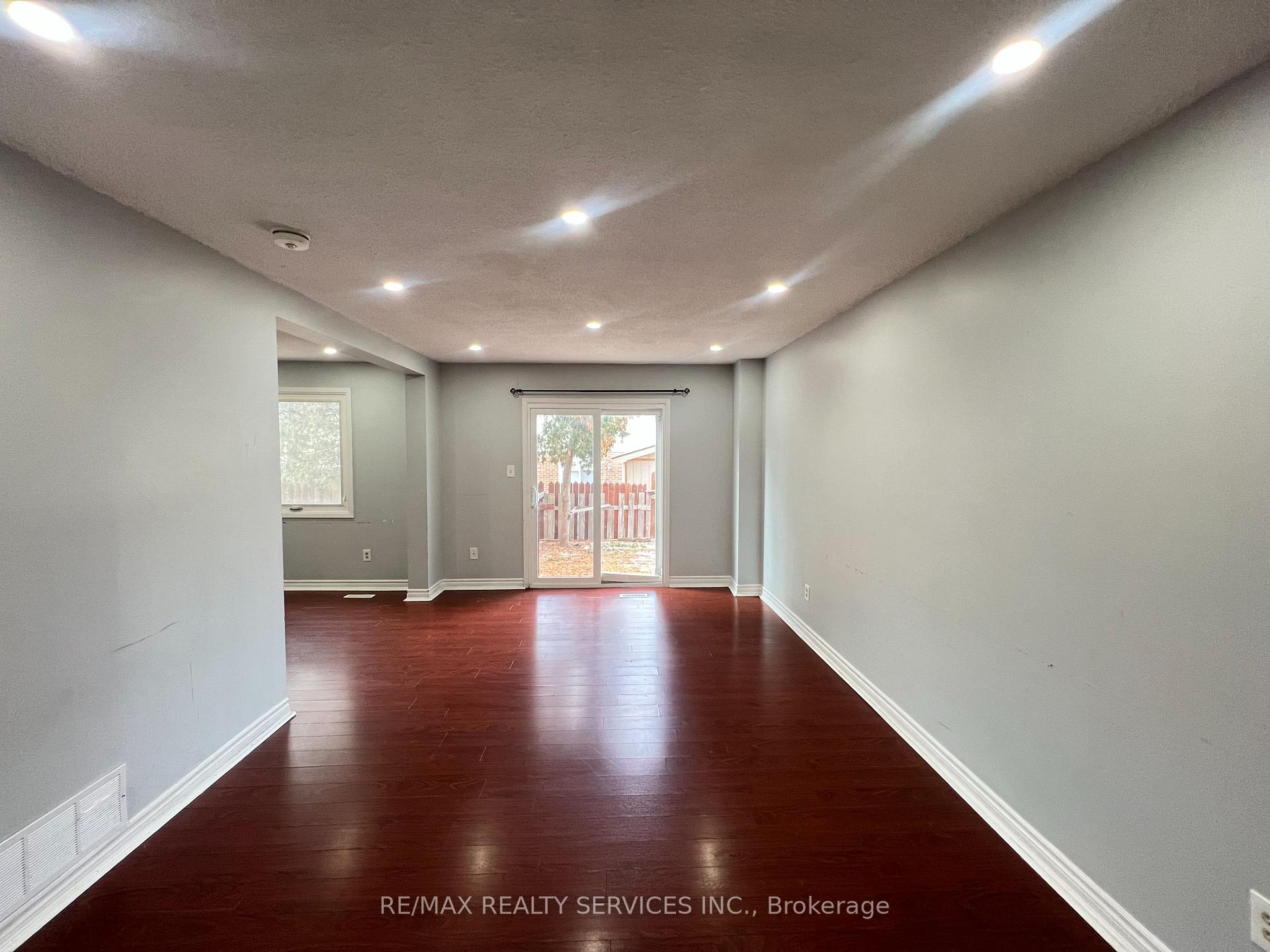Photo 10 of 24 Pickard Lane, Brampton, Fletcher's West — HOMEH