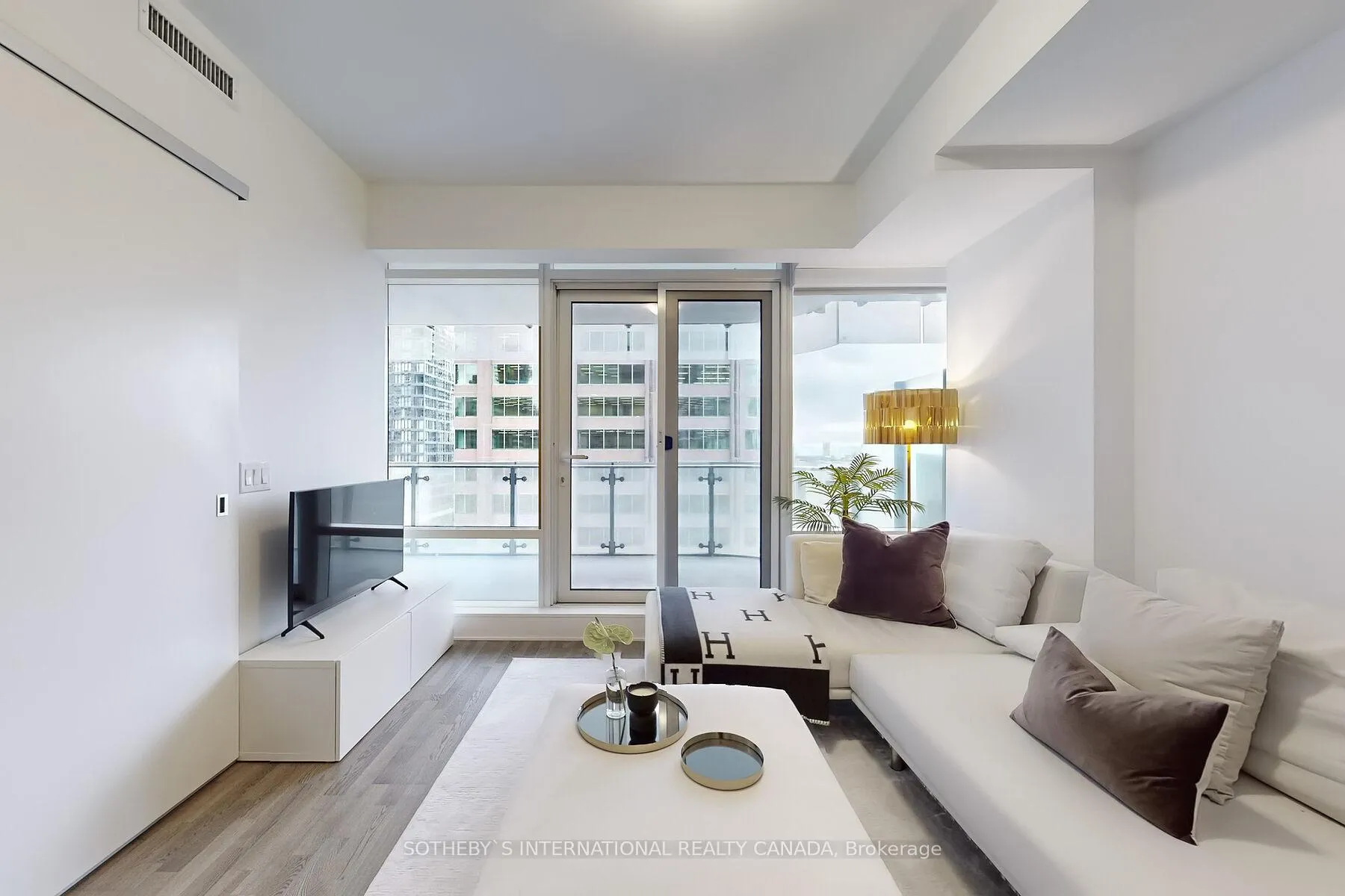 Photo 2 of Unit 911, 1 Bloor Street E, Toronto, Church-Yonge Corridor — HOMEH