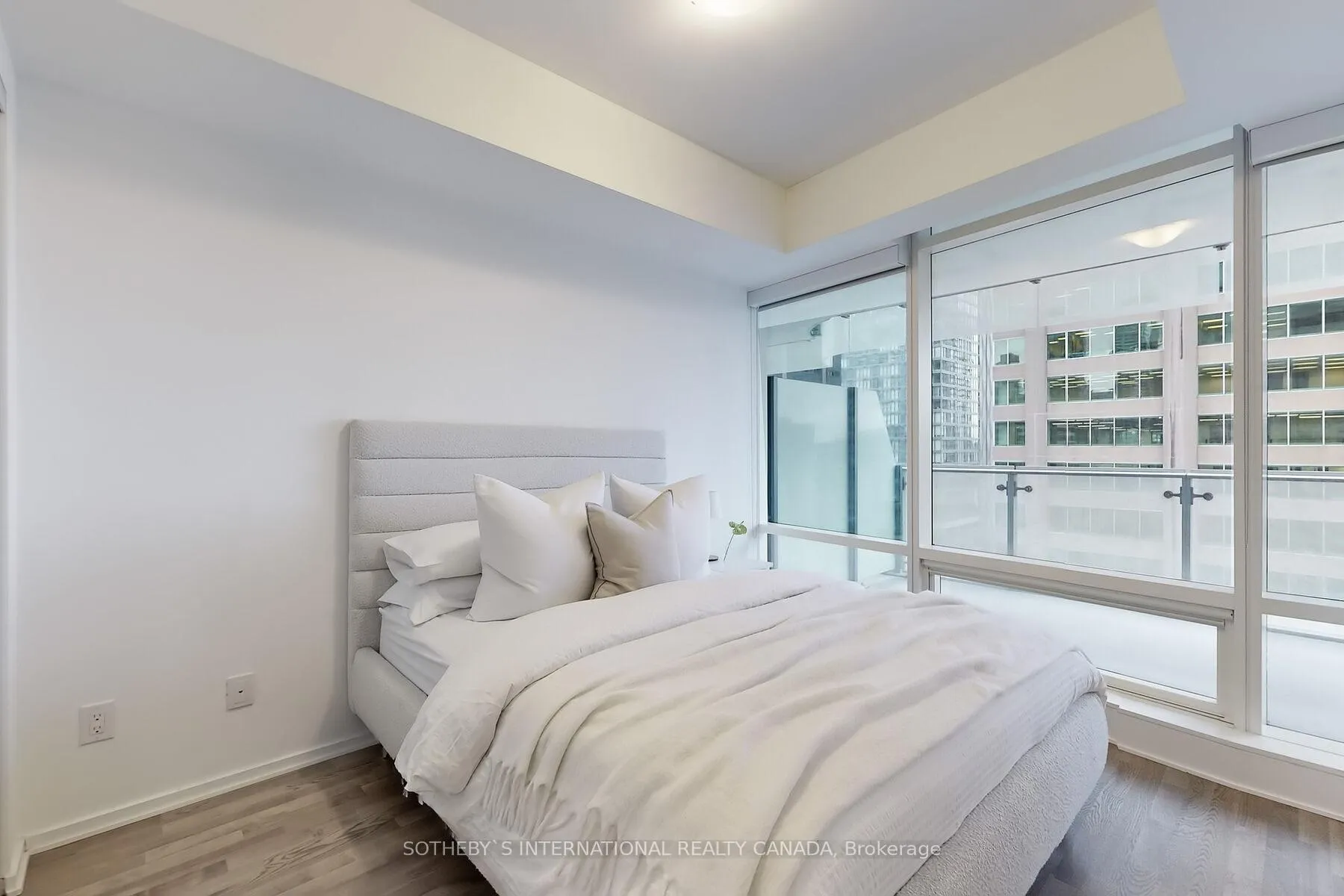 Photo 10 of Unit 911, 1 Bloor Street E, Toronto, Church-Yonge Corridor — HOMEH