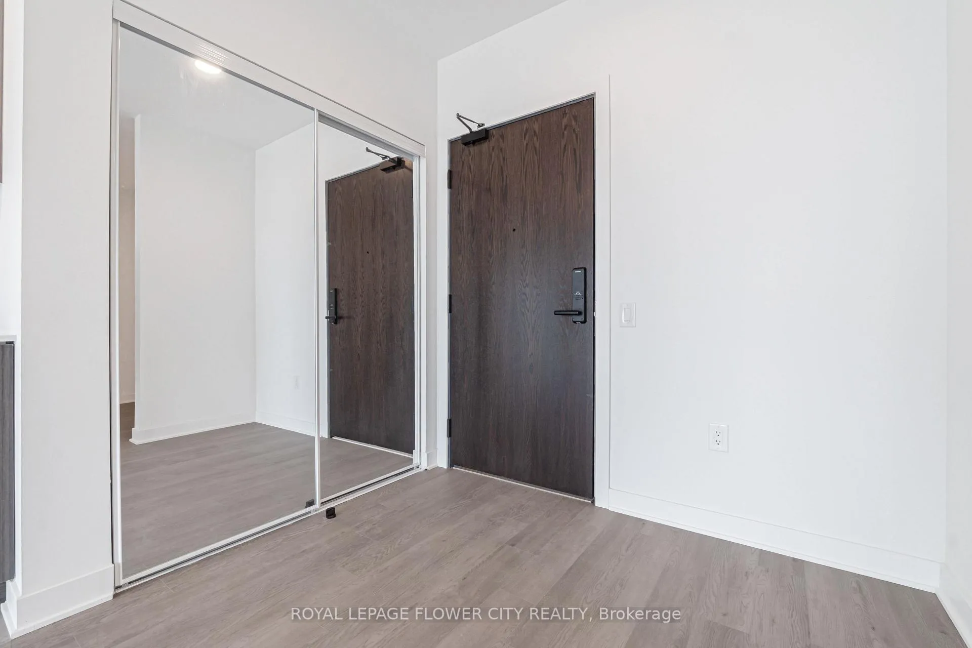 Photo 3 of Unit 1609, 2782 Barton Street E, Hamilton, Riverdale — HOMEH