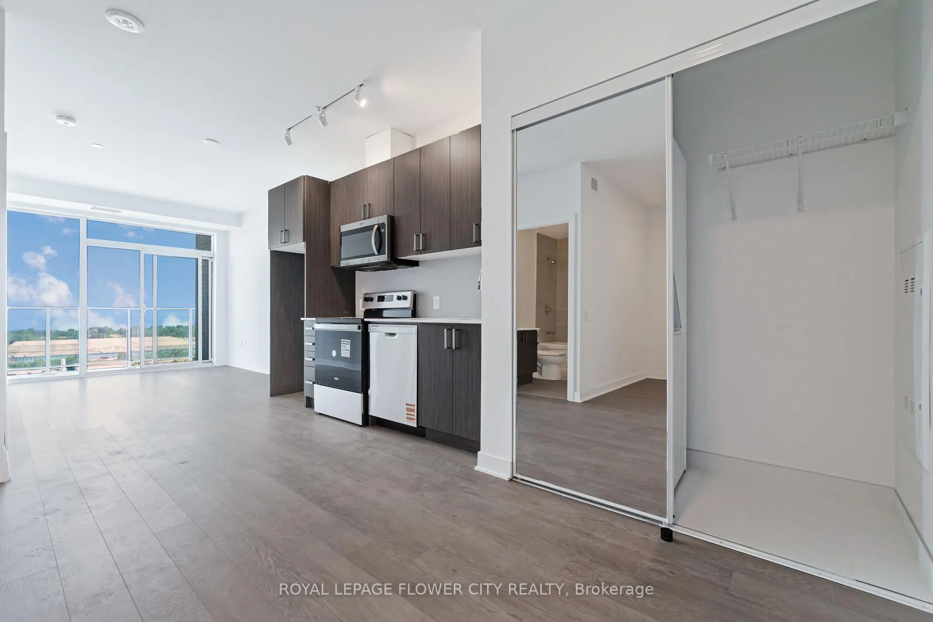 Photo 4 of Unit 1609, 2782 Barton Street E, Hamilton, Riverdale — HOMEH