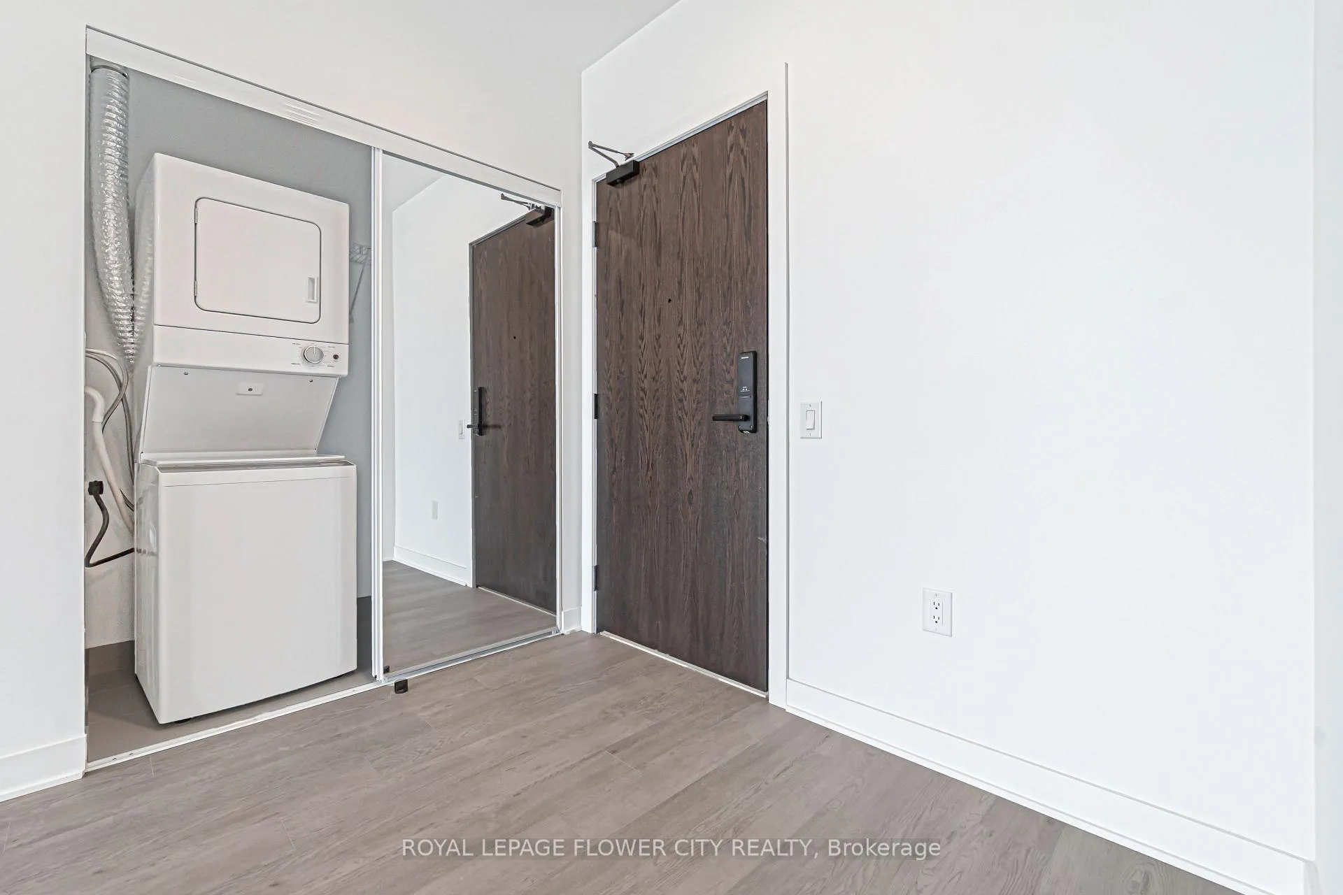 Photo 12 of Unit 1609, 2782 Barton Street E, Hamilton, Riverdale — HOMEH