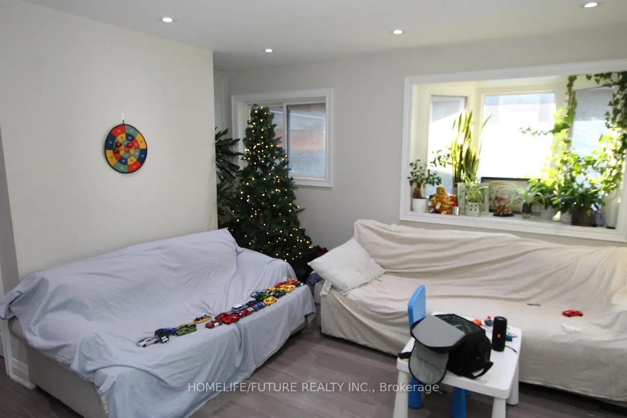 Photo 4 of Unit Main, 36 Baybrook Crescent, Scarborough, Bendale — HOMEH