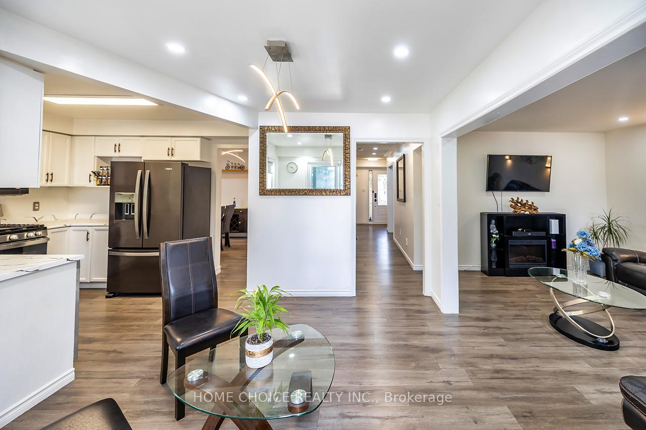 Photo 12 of 55 Apple Blossom Boulevard, Clarington, Bowmanville — HOMEH