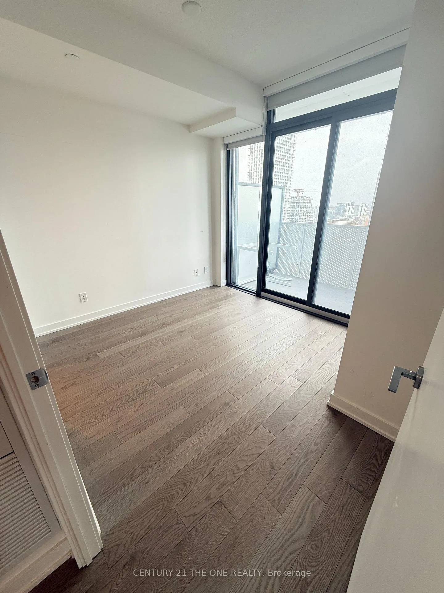 Photo 5 of Unit 2603, 25 Richmond Street E, Toronto, Church-Yonge Corridor — HOMEH