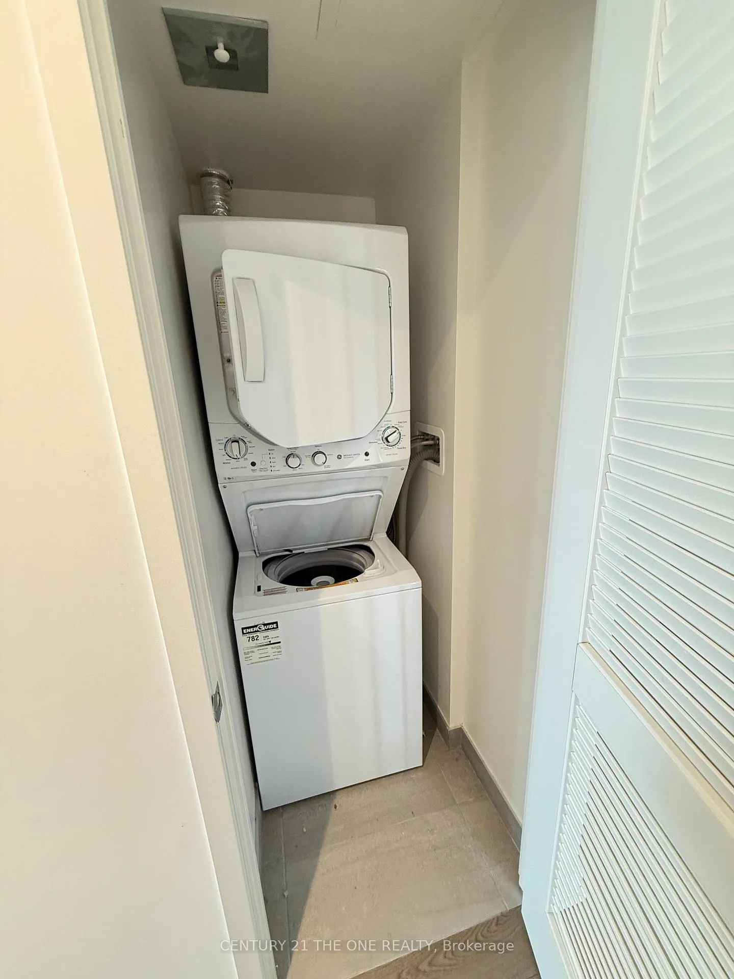 Photo 8 of Unit 2603, 25 Richmond Street E, Toronto, Church-Yonge Corridor — HOMEH