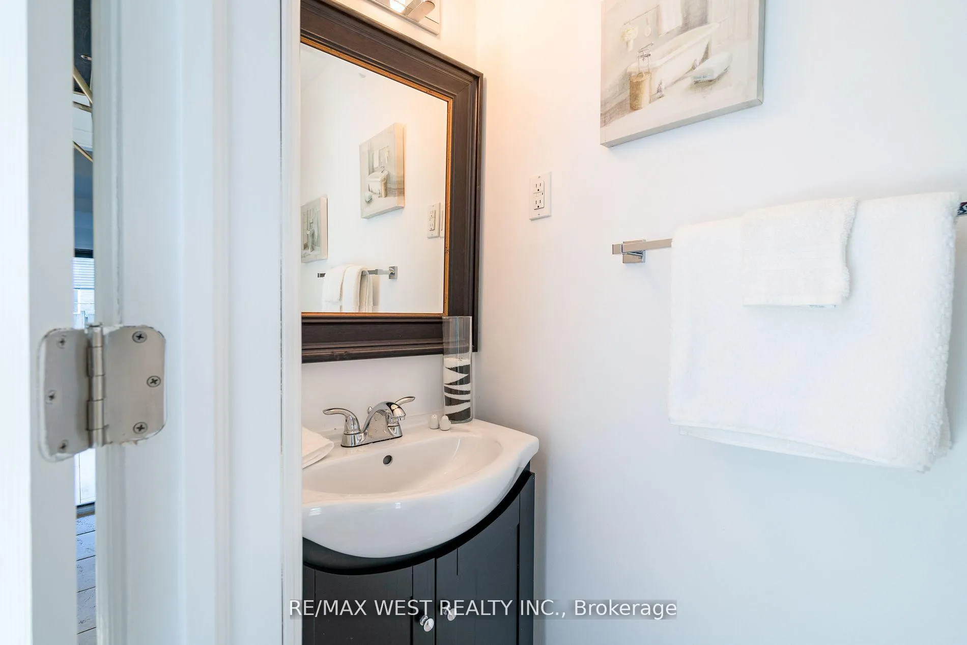 Photo 4 of Unit 20, 220 Ormond Drive, Oshawa, Samac — HOMEH