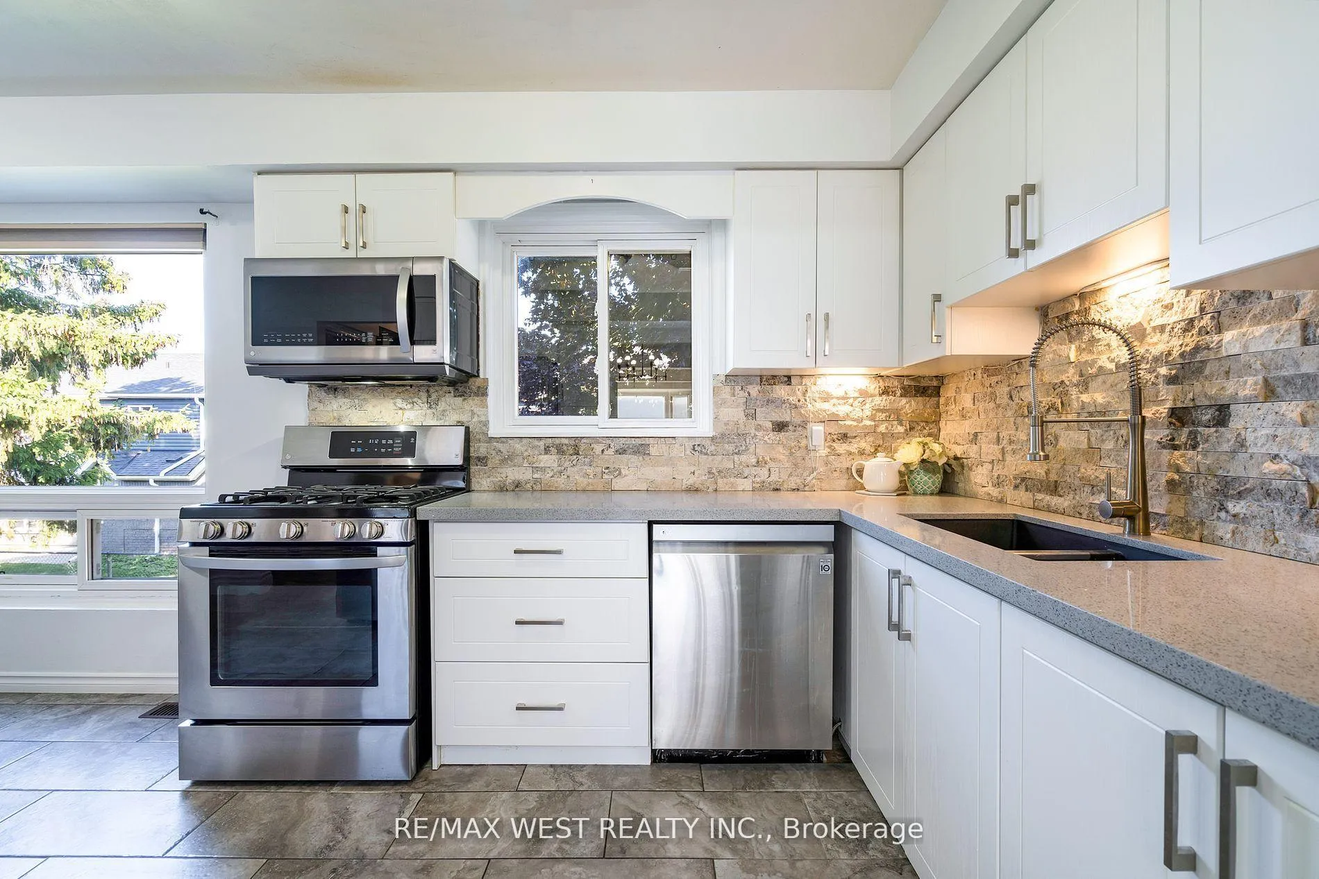 Photo 11 of Unit 20, 220 Ormond Drive, Oshawa, Samac — HOMEH