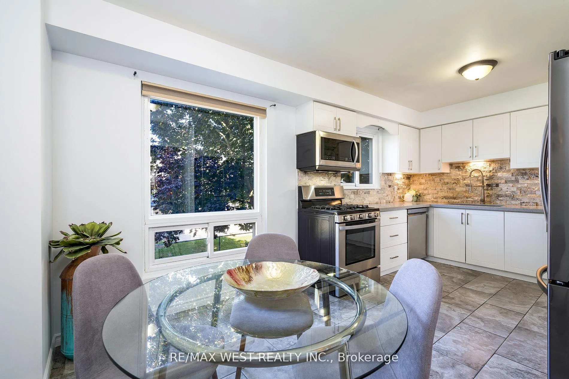 Photo 12 of Unit 20, 220 Ormond Drive, Oshawa, Samac — HOMEH