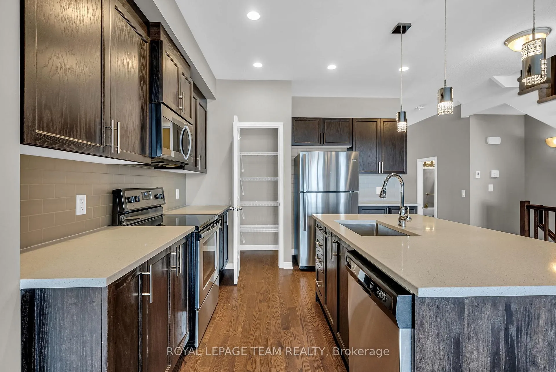 Photo 10 of 338 Nonius Street, Ottawa, Kanata - Emerald Meadows/Trailwest — HOMEH