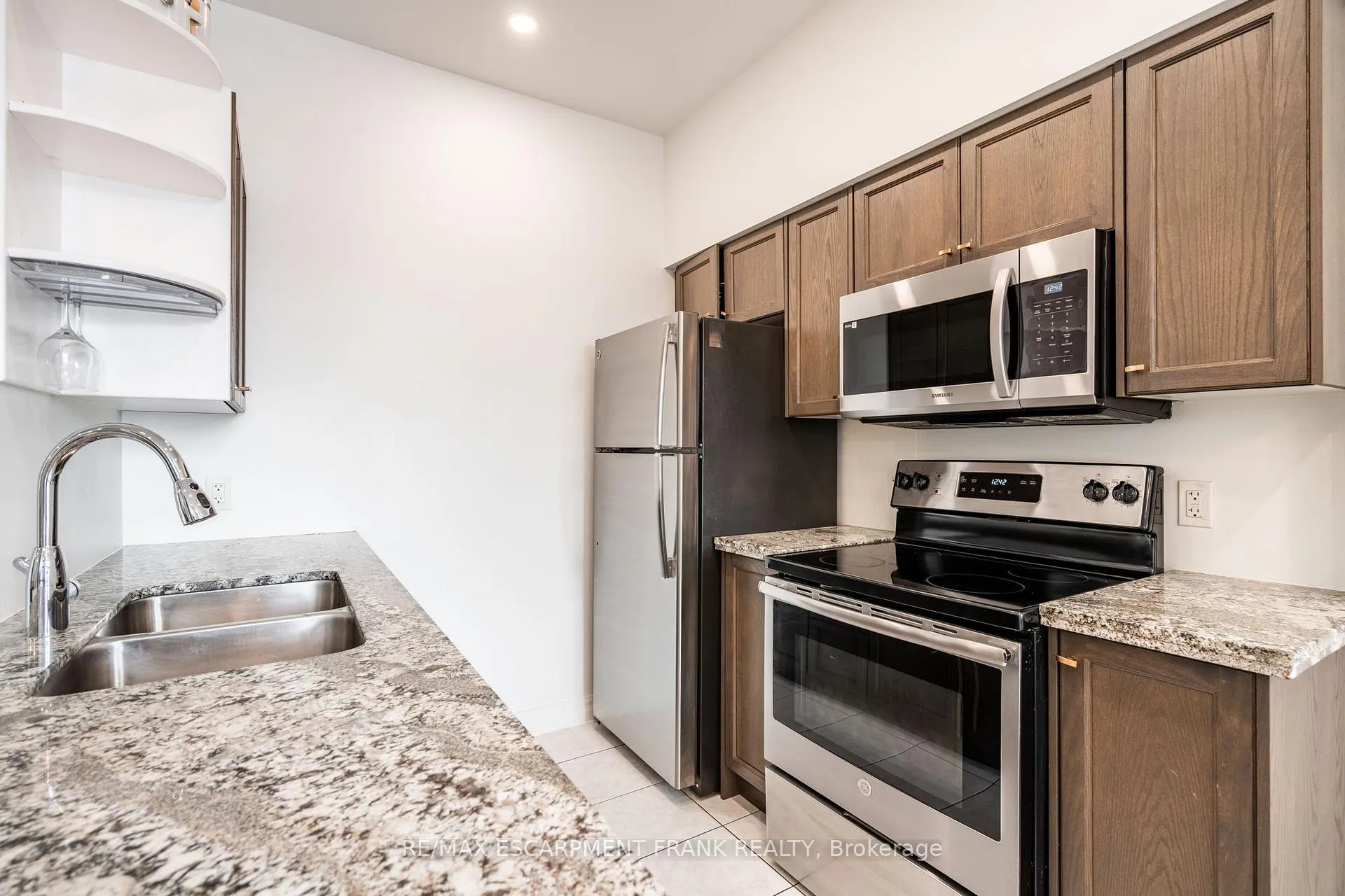 Photo 22 of Unit 1012, 112 King Street E, Hamilton, Beasley — HOMEH