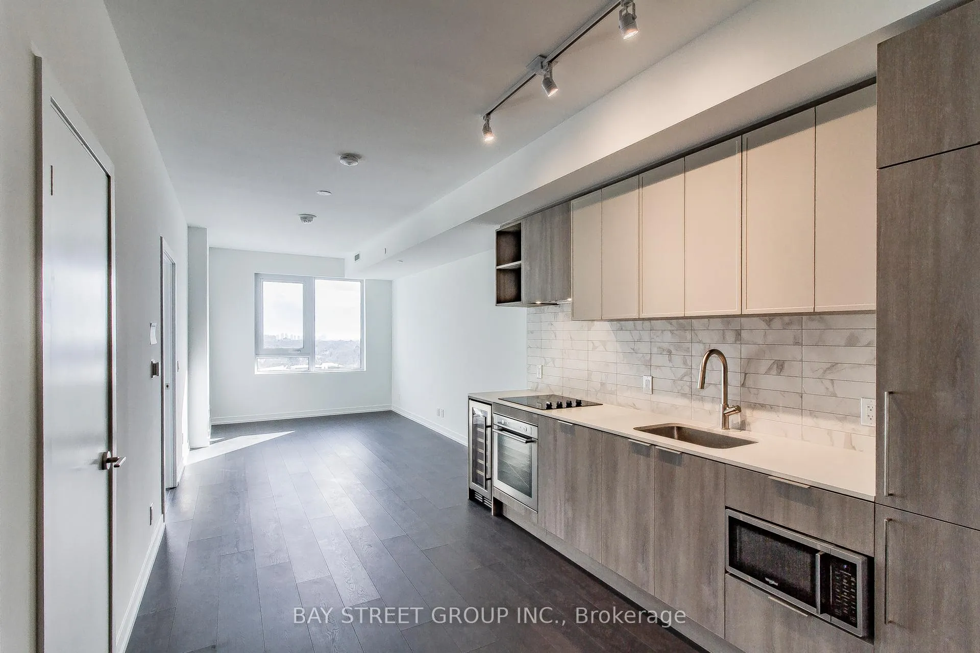Front of Unit 1203, 2020 Bathurst Street