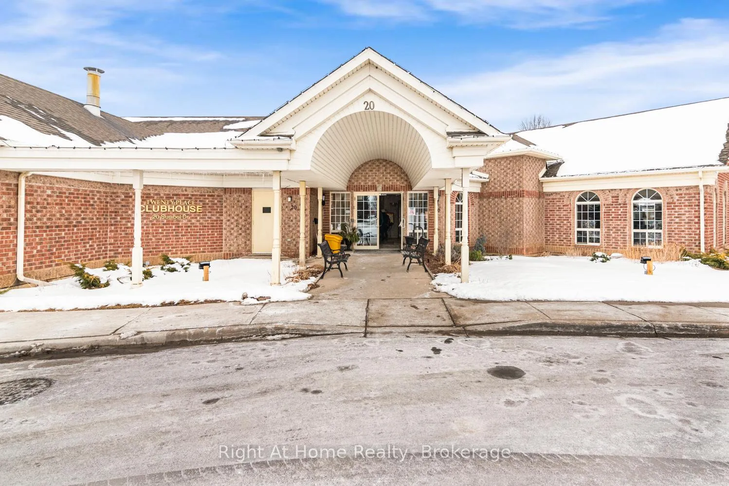 Photo 7 of 84 Greentrail Drive W, Hamilton, Mount Hope — HOMEH