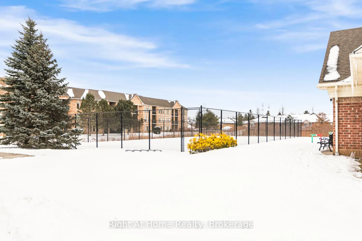 Photo 8 of 84 Greentrail Drive W, Hamilton, Mount Hope — HOMEH