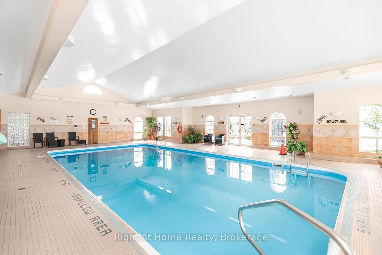 Photo 10 of 84 Greentrail Drive W, Hamilton, Mount Hope — HOMEH