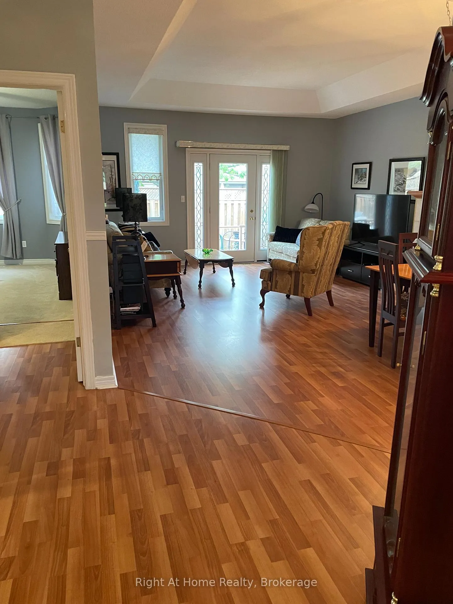 Photo 18 of 84 Greentrail Drive W, Hamilton, Mount Hope — HOMEH
