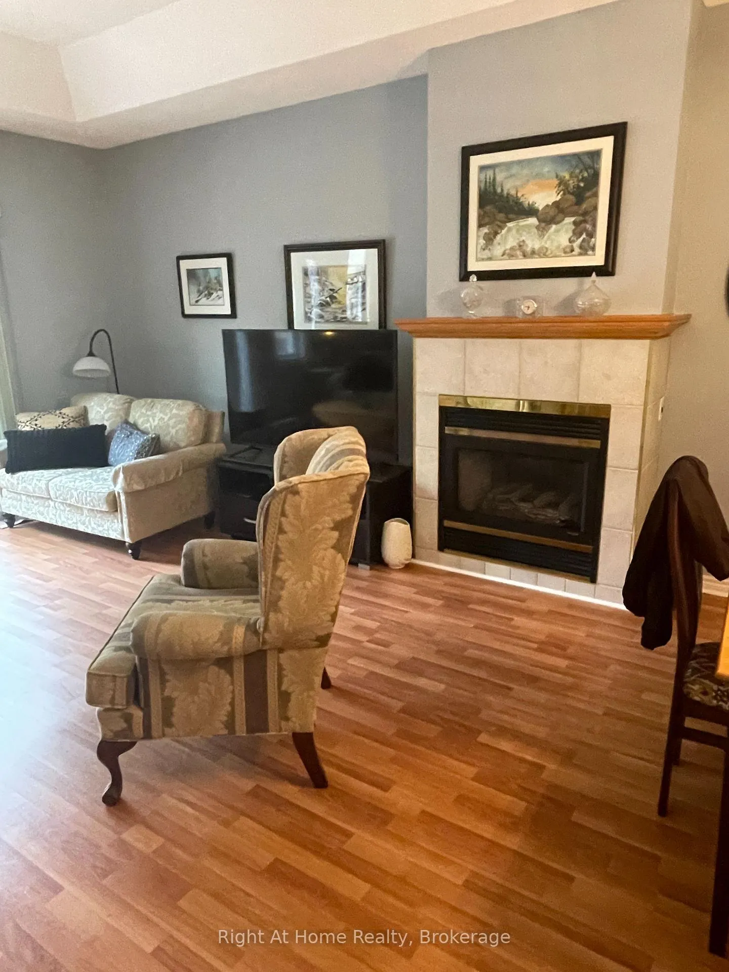 Photo 33 of 84 Greentrail Drive W, Hamilton, Mount Hope — HOMEH