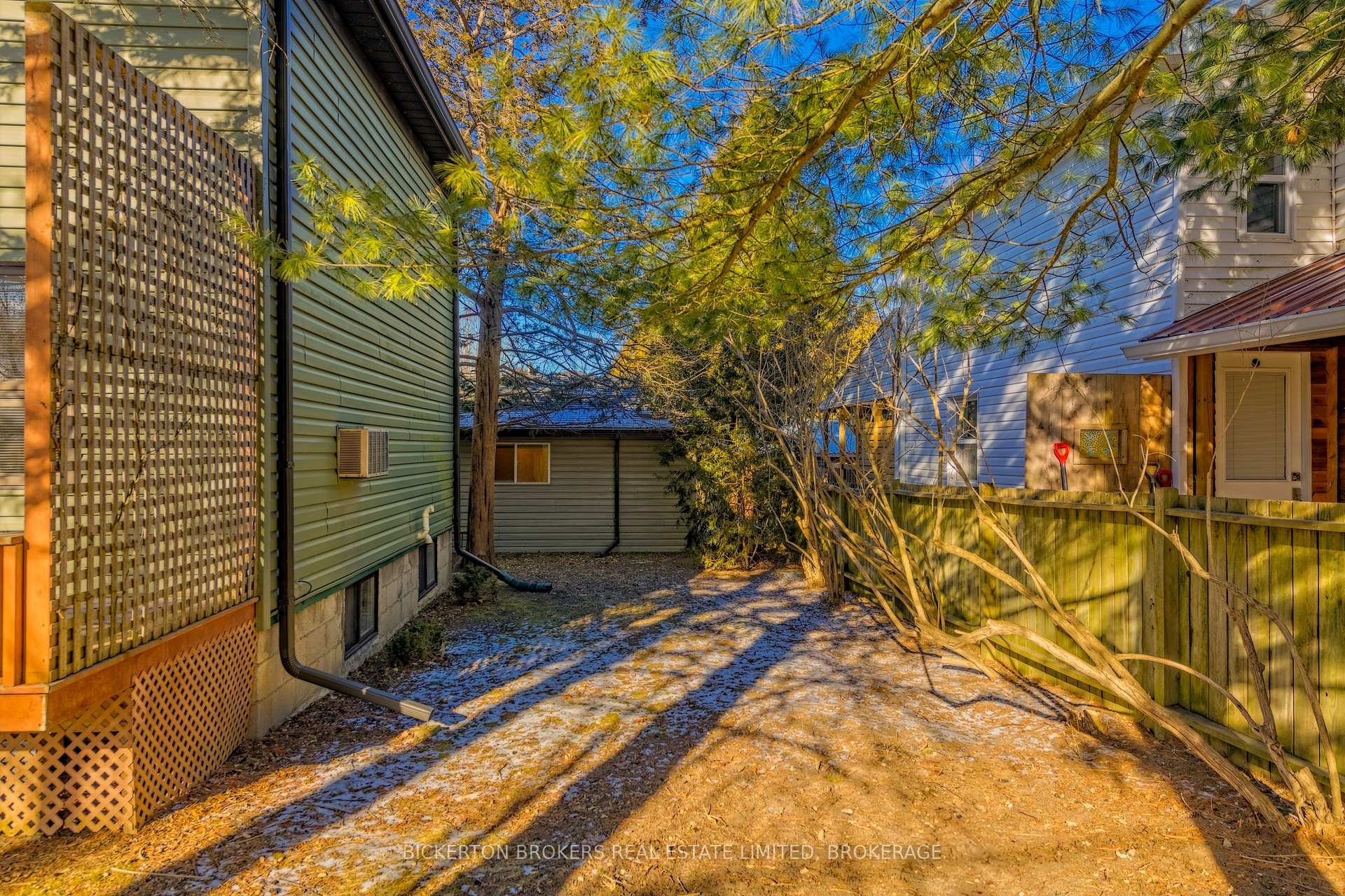 Photo 6 of 160 Georgiana Street, Gananoque — HOMEH