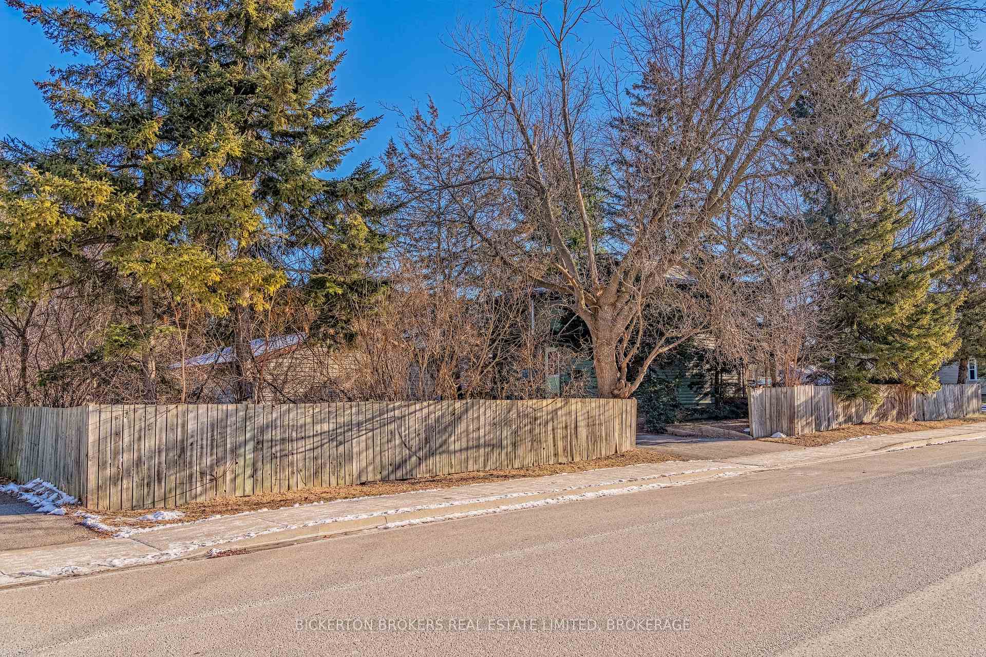 Photo 10 of 160 Georgiana Street, Gananoque — HOMEH