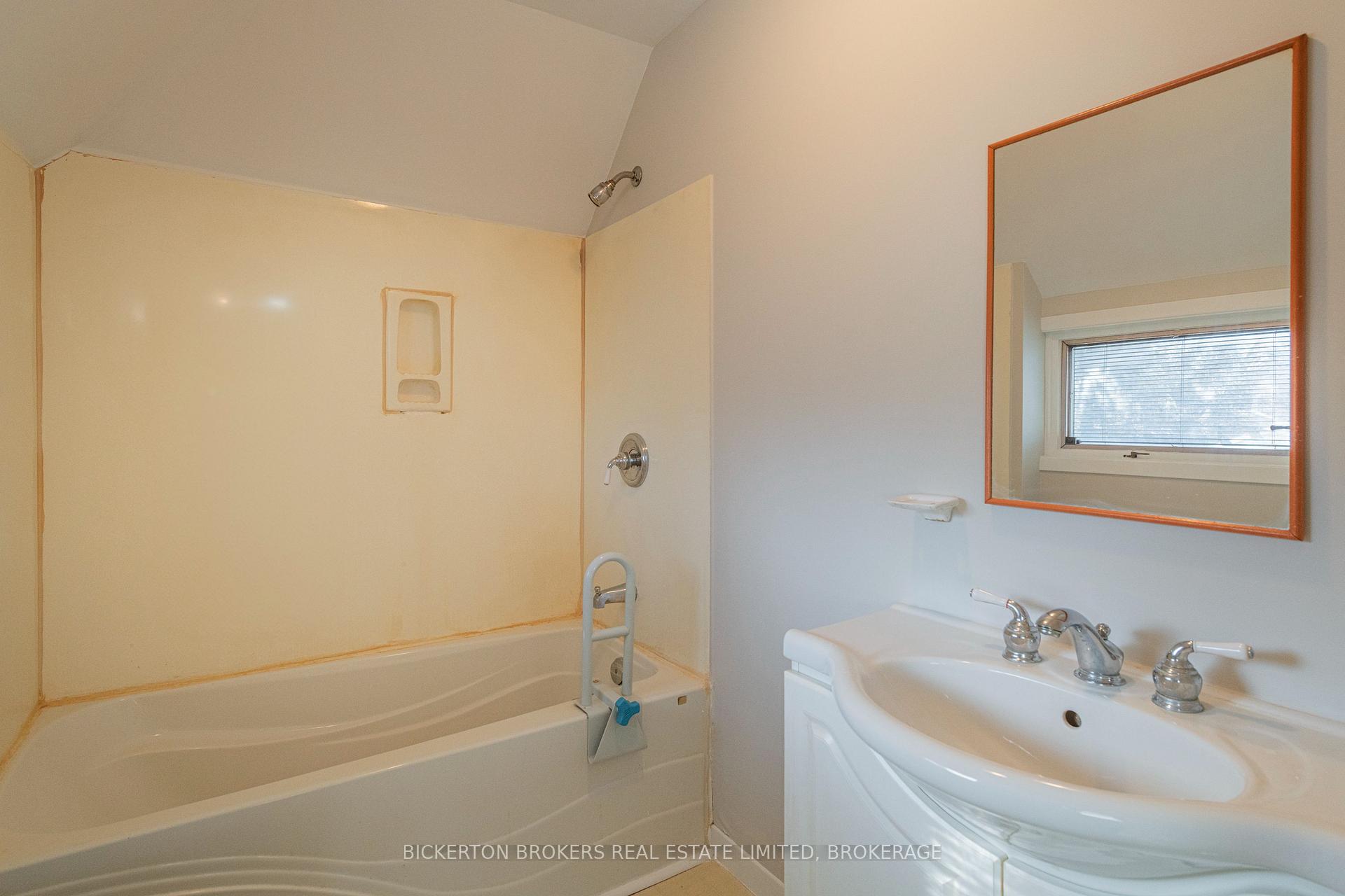 Photo 29 of 160 Georgiana Street, Gananoque — HOMEH