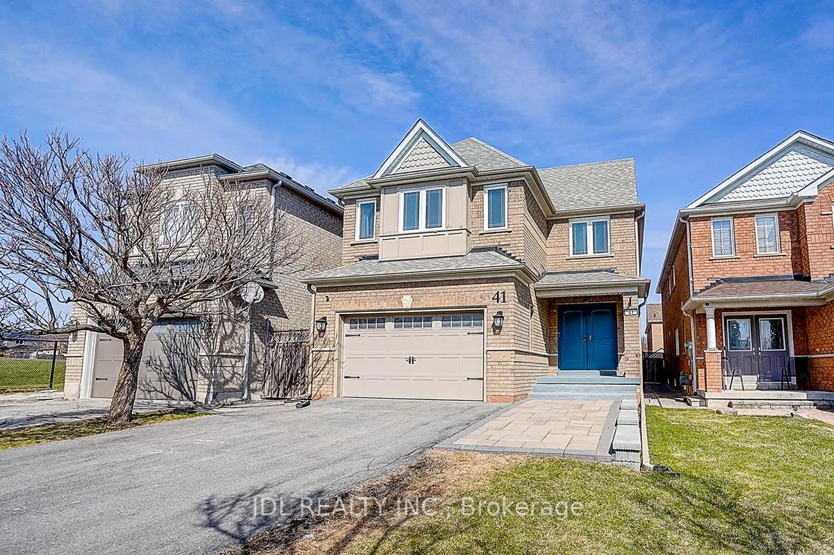 Photo 3 of 41 Emmitt Road W, Vaughan, Maple — HOMEH