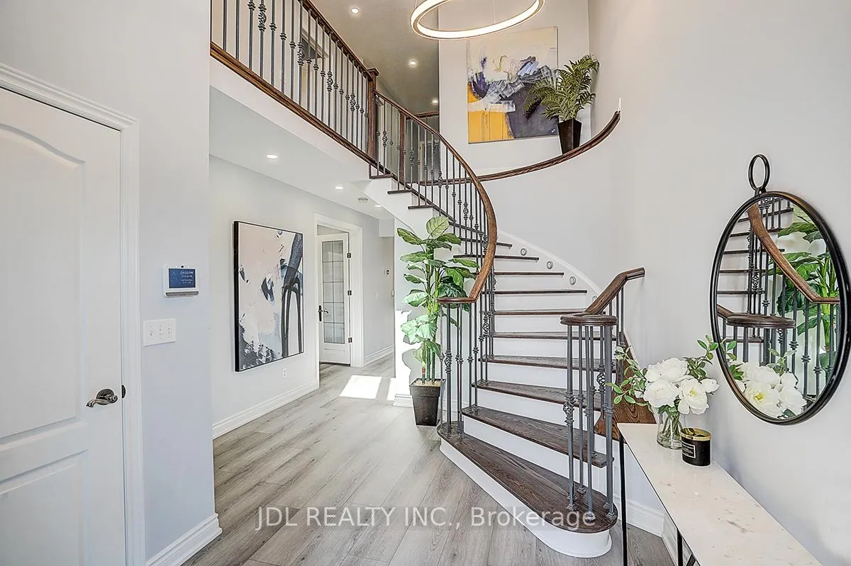 Photo 6 of 41 Emmitt Road W, Vaughan, Maple — HOMEH
