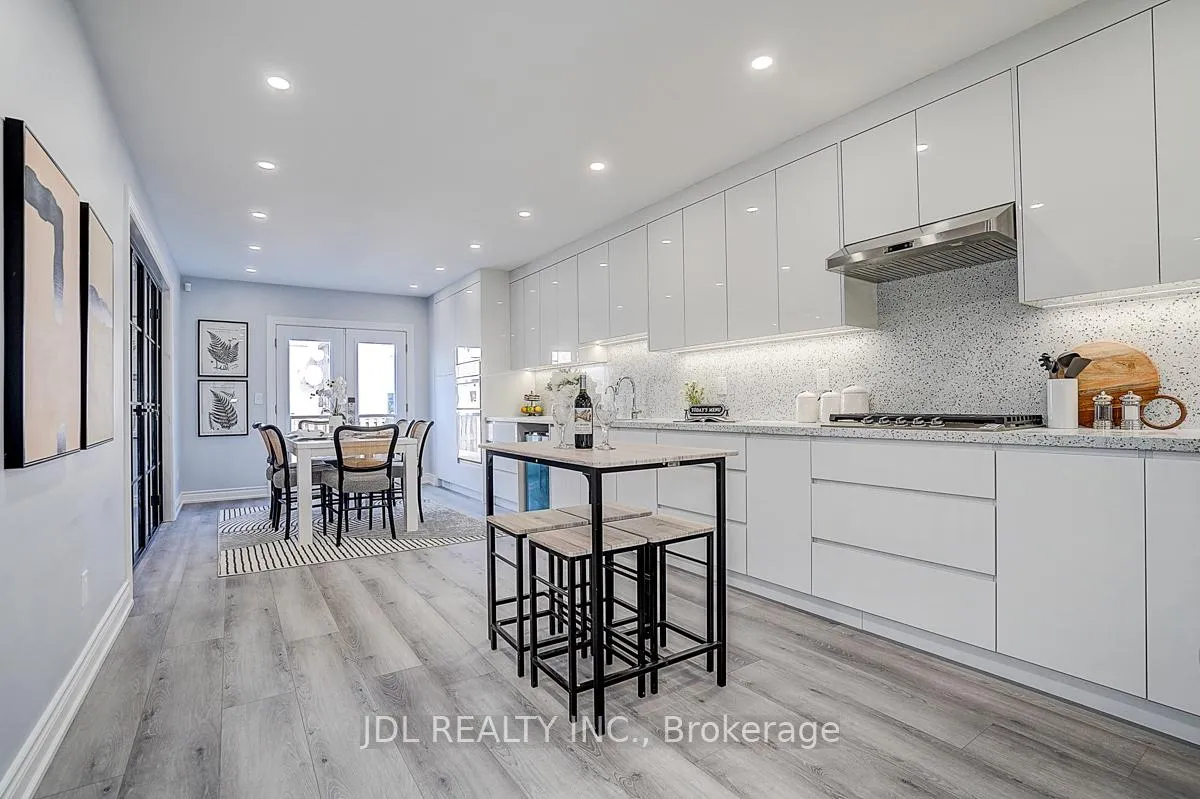 Photo 13 of 41 Emmitt Road W, Vaughan, Maple — HOMEH